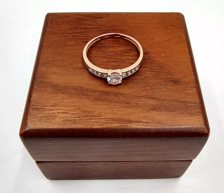 klasyczny-zloty-pierscionek-z-bialymi-kamieniami-585164g-stan-11323-2