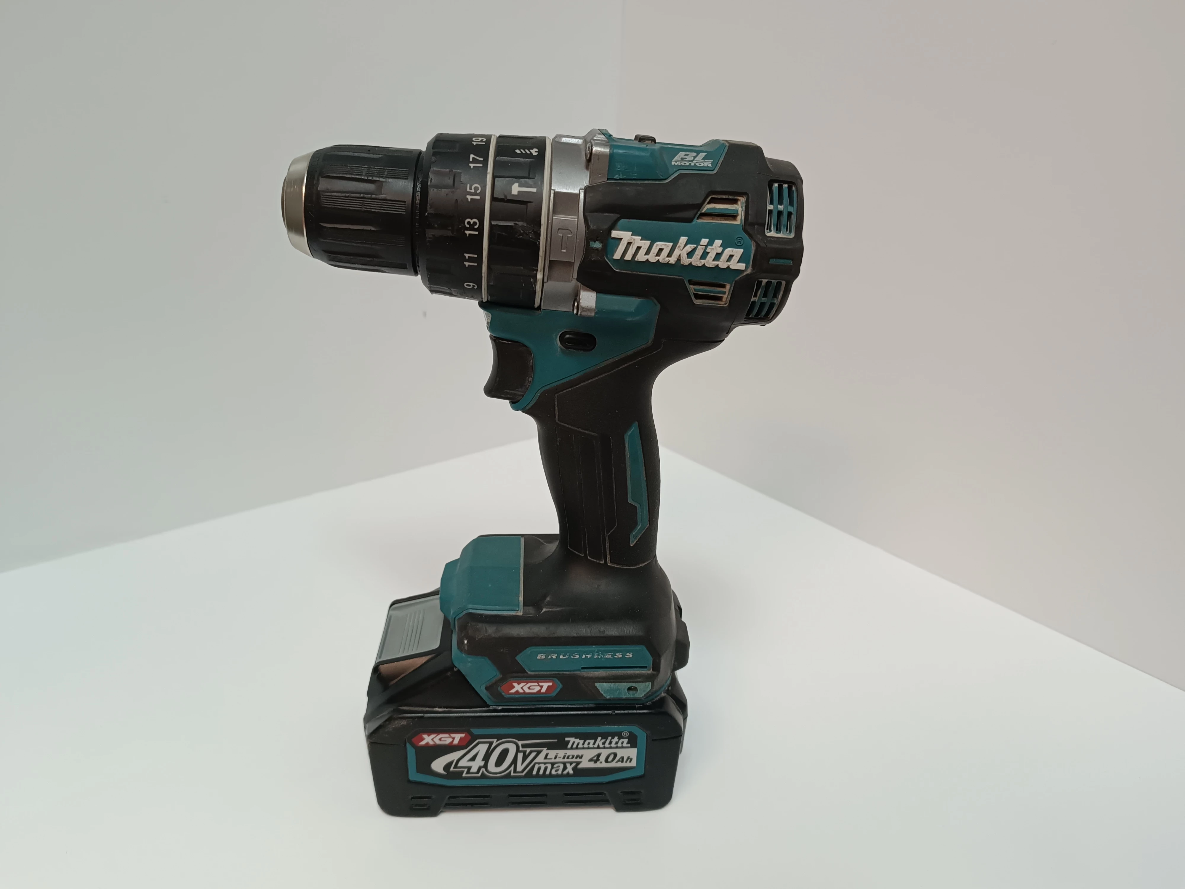 wkretarka-makita-hp002g-akumulator-40-v-40-ah-bl-4040-jagiellonska-14-sanok-tsc2-spj