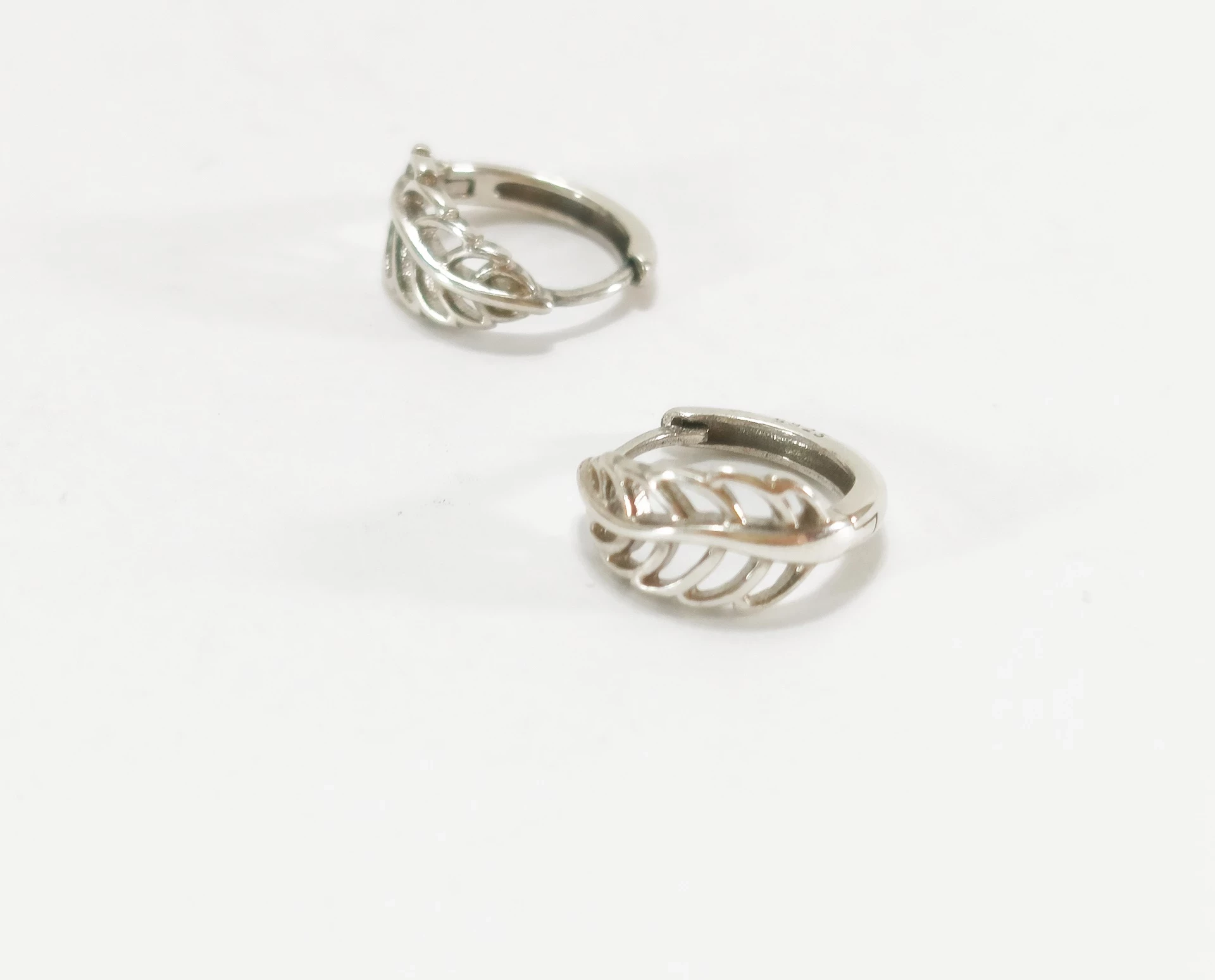 delikatne-srebrne-kolczyki-listki-w144-rodzaj-2205-2