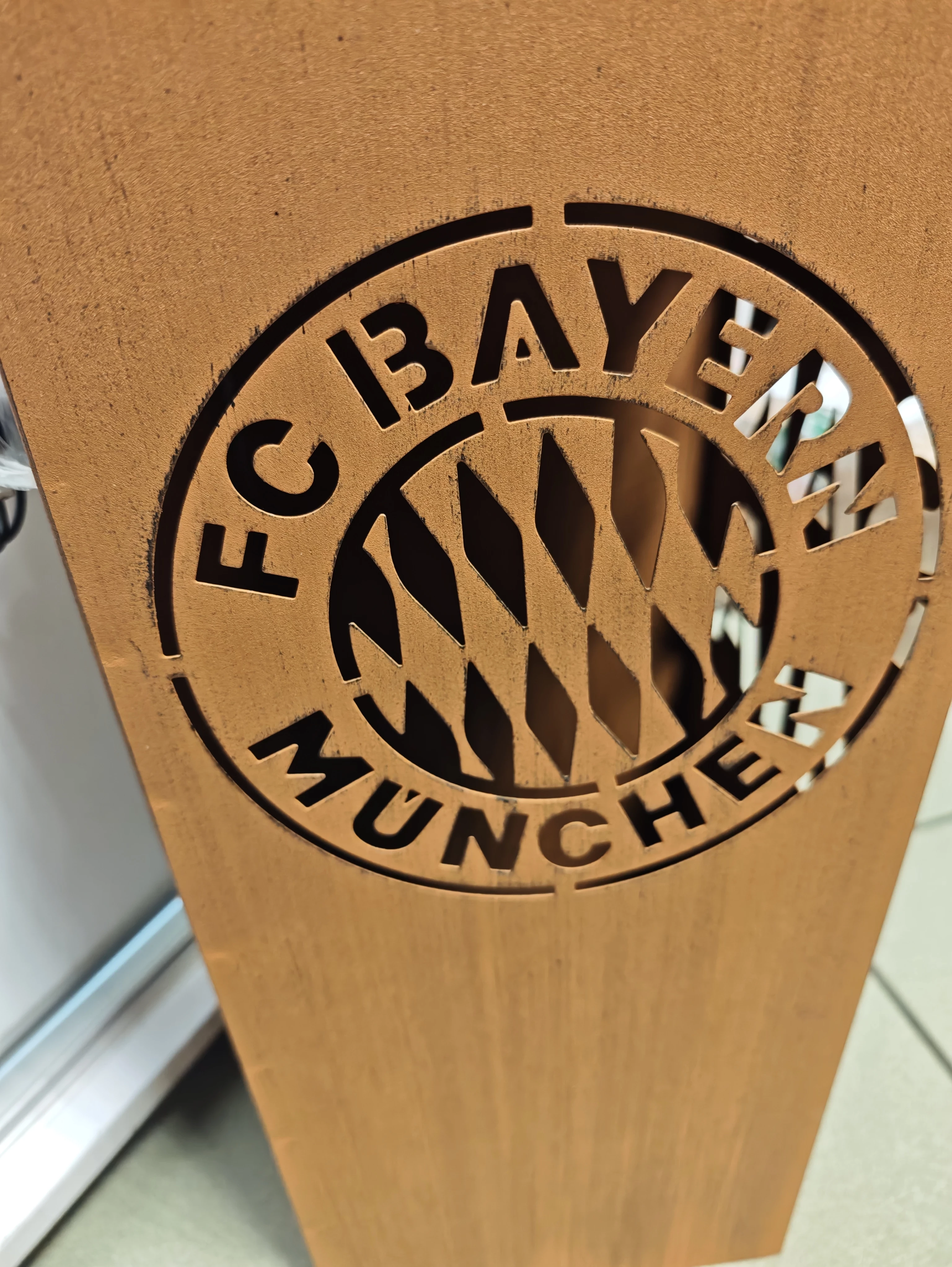 lampka-dekoracyjna-fc-bayern-monachium-pilot-kabel-kolor-11484-131072