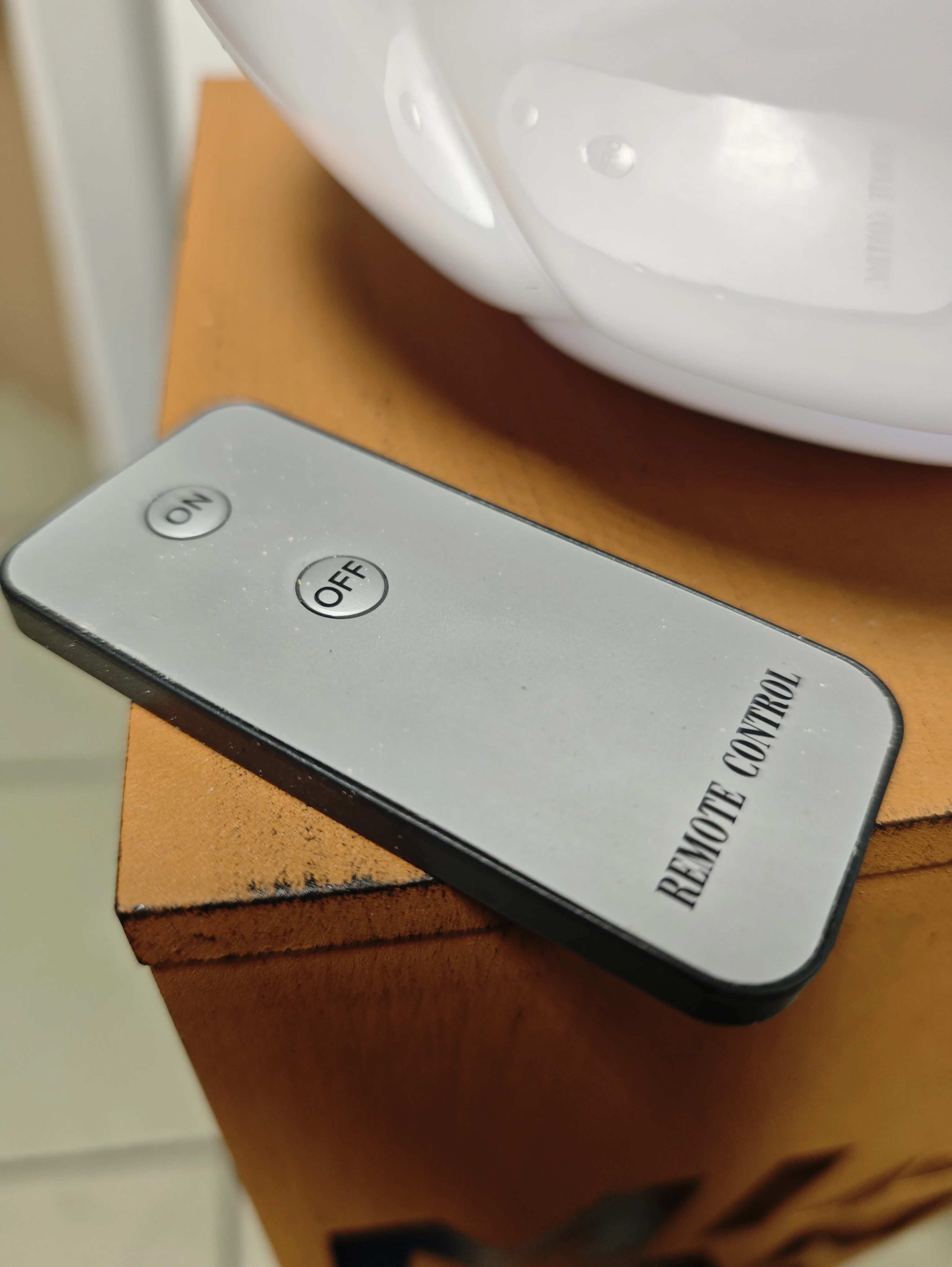 lampka-dekoracyjna-fc-bayern-monachium-pilot-kabel-dlugoscwysokosc-83