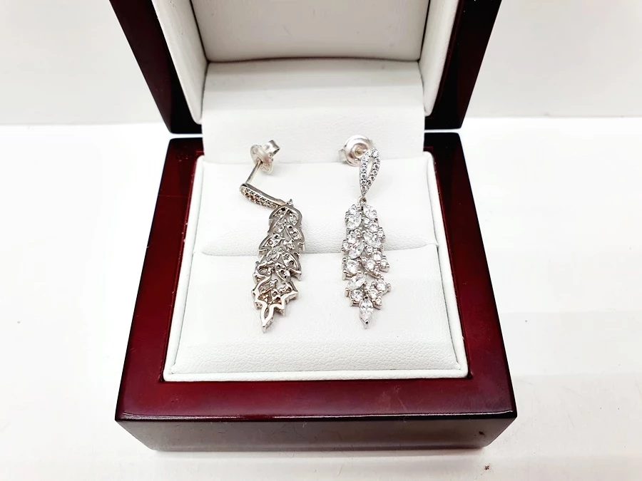 oblednie-piekne-subtelne-srebrne-kolczyki-wiszace-p925-376g-cyrkonie-motyw-129129-246990
