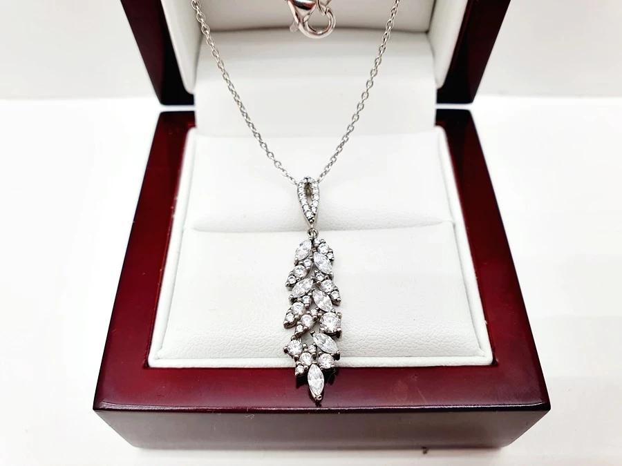 piekny-subtelny-srebrny-naszyjnik-z-zawieszka-p925-339g-44-49-cm-strzegomska-200-wroclaw