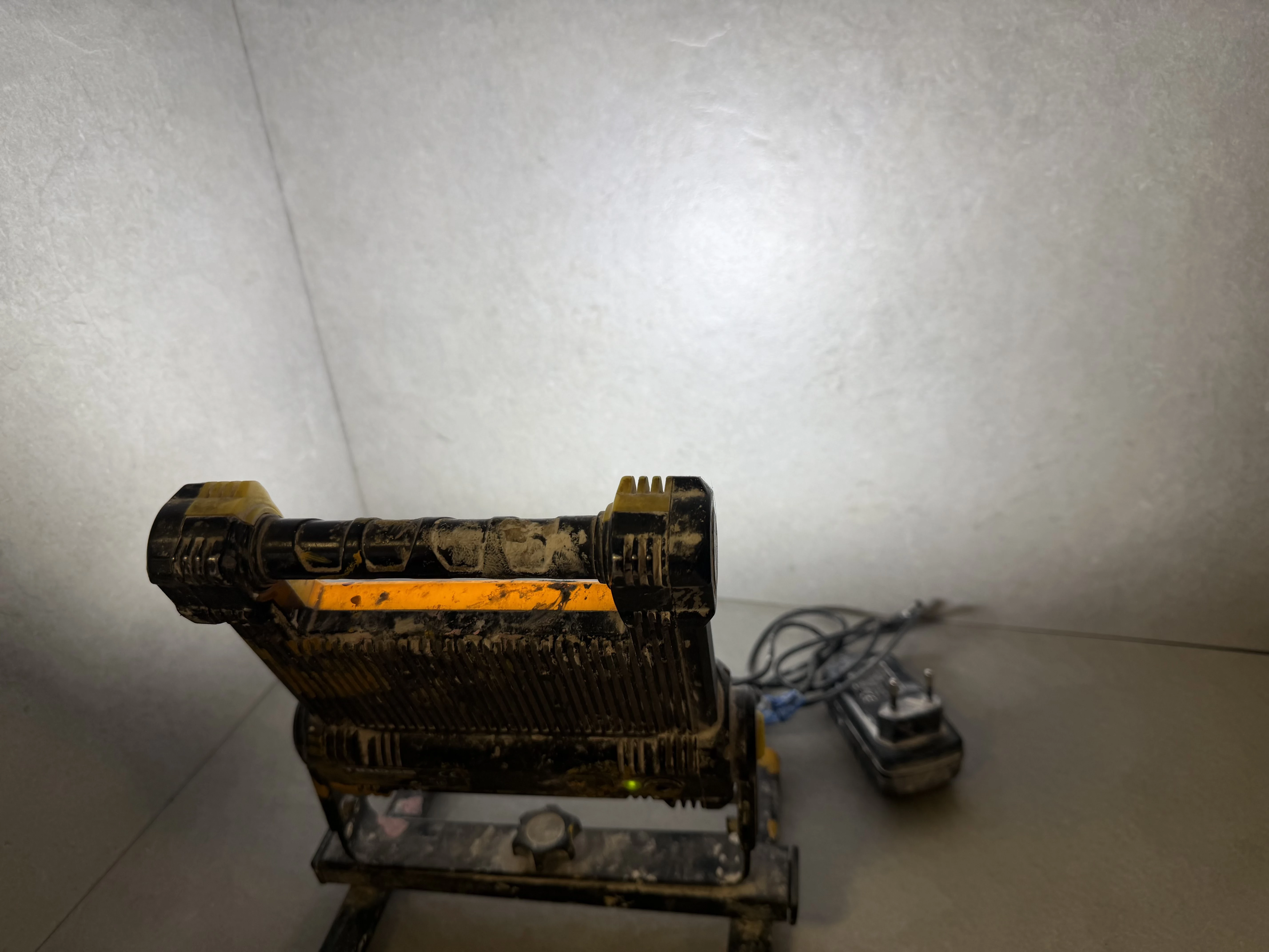 halogen-led-tiross-ts1934-zas-jasnosc-1800