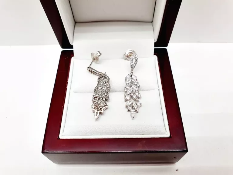 oblednie-piekne-subtelne-srebrne-kolczyki-wiszace-p925-376g-cyrkonie-motyw-129129-246990