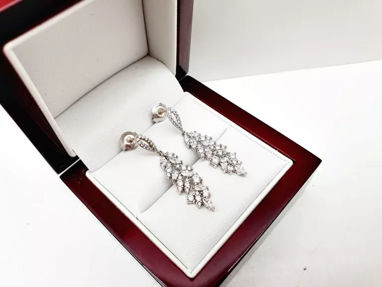 oblednie-piekne-subtelne-srebrne-kolczyki-wiszace-p925-376g-cyrkonie-material-15835-4