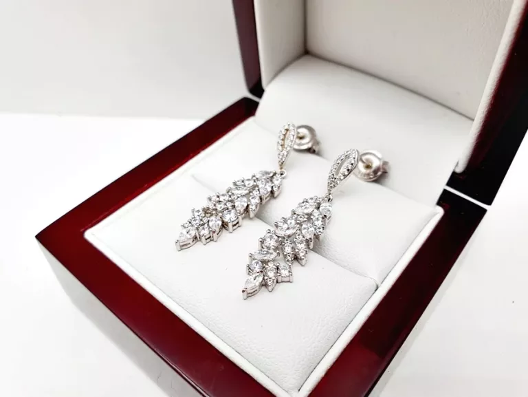 oblednie-piekne-subtelne-srebrne-kolczyki-wiszace-p925-376g-cyrkonie-rodzaj-zapiecia-2207-1