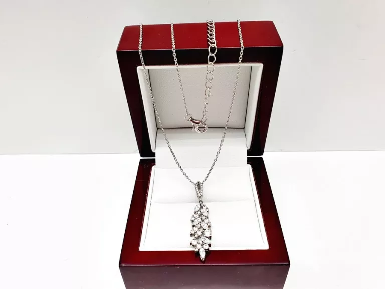 piekny-subtelny-srebrny-naszyjnik-z-zawieszka-p925-339g-44-49-cm-stan-11323-2