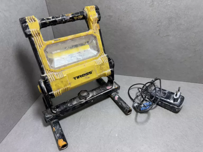 halogen-led-tiross-ts1934-zas-osiedle-niepodleglosci-1-krakow