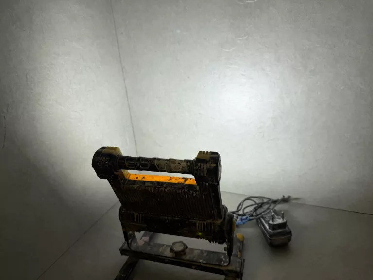 halogen-led-tiross-ts1934-zas-temperatura-barwowa-6500