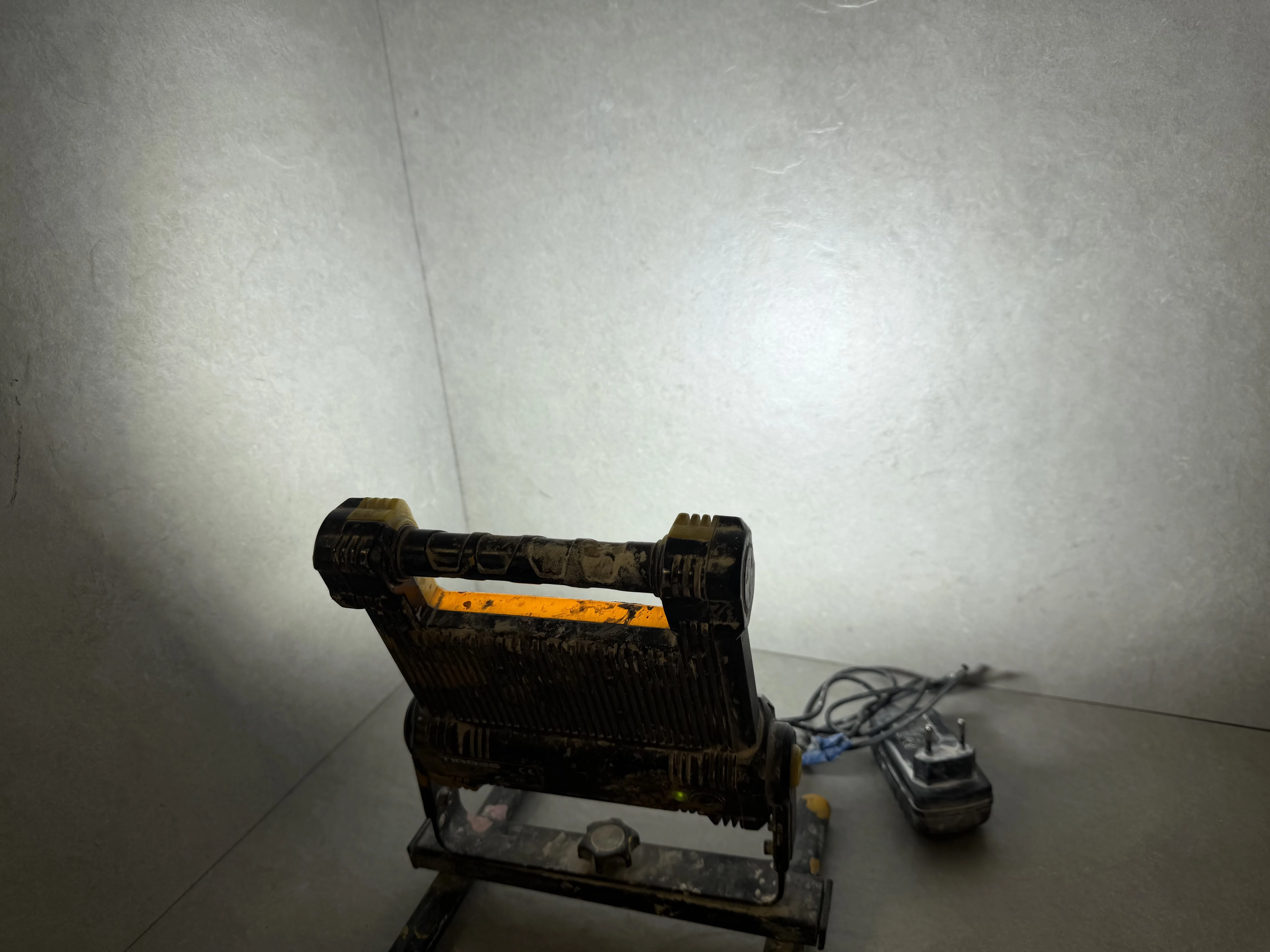 halogen-led-tiross-ts1934-zas-temperatura-barwowa-6500