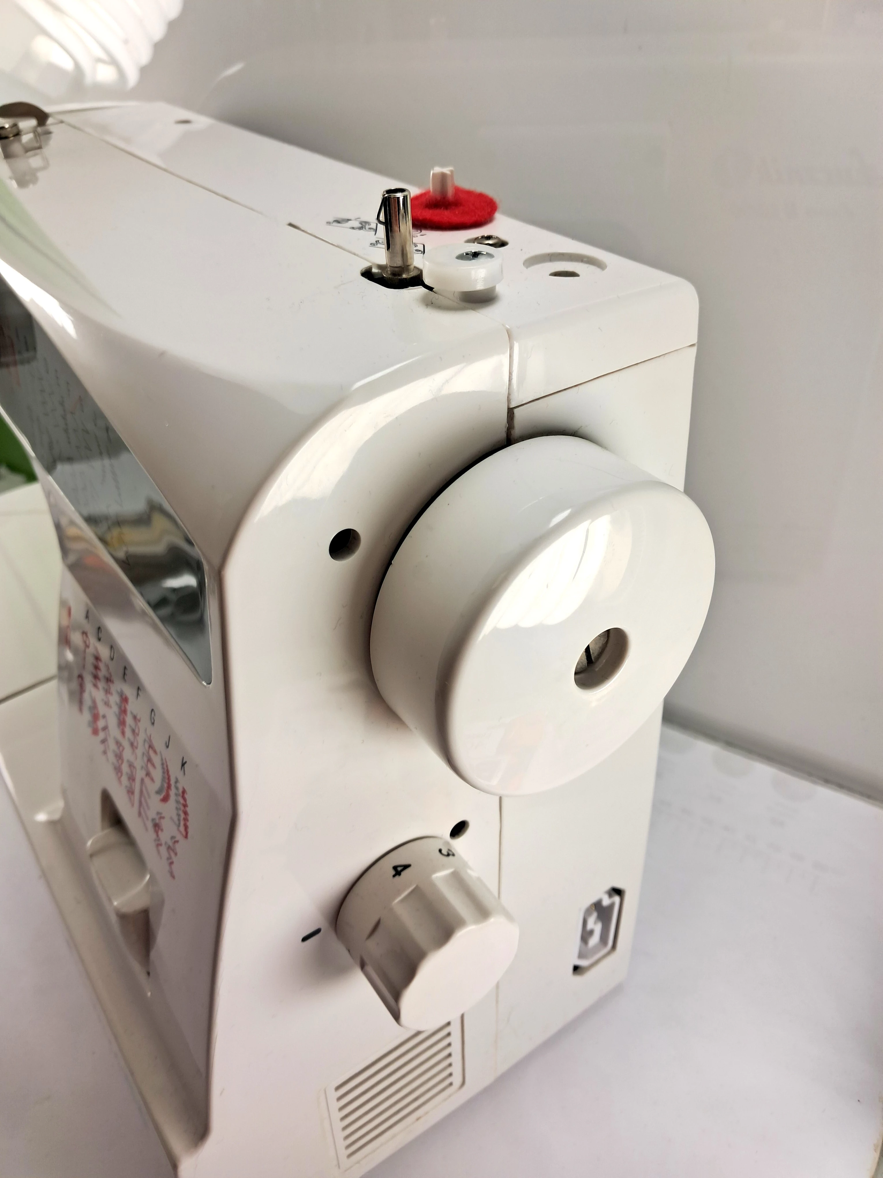 maszyna-do-szycia-lucznik-ewa-2-2014-kolor-dominujacy-129357-2