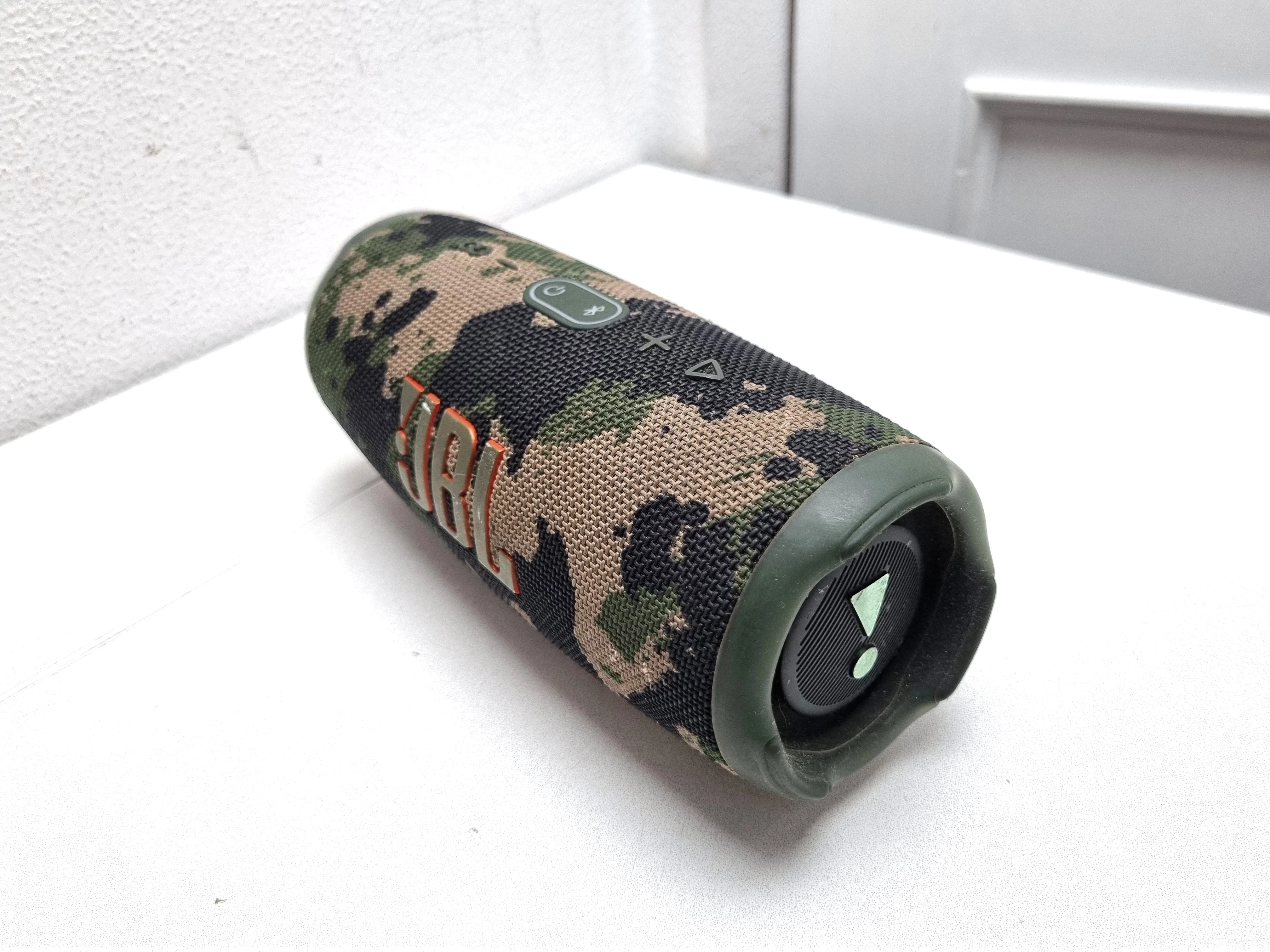 glosnik-jbl-charge-5-zasilanie-209202-1769410