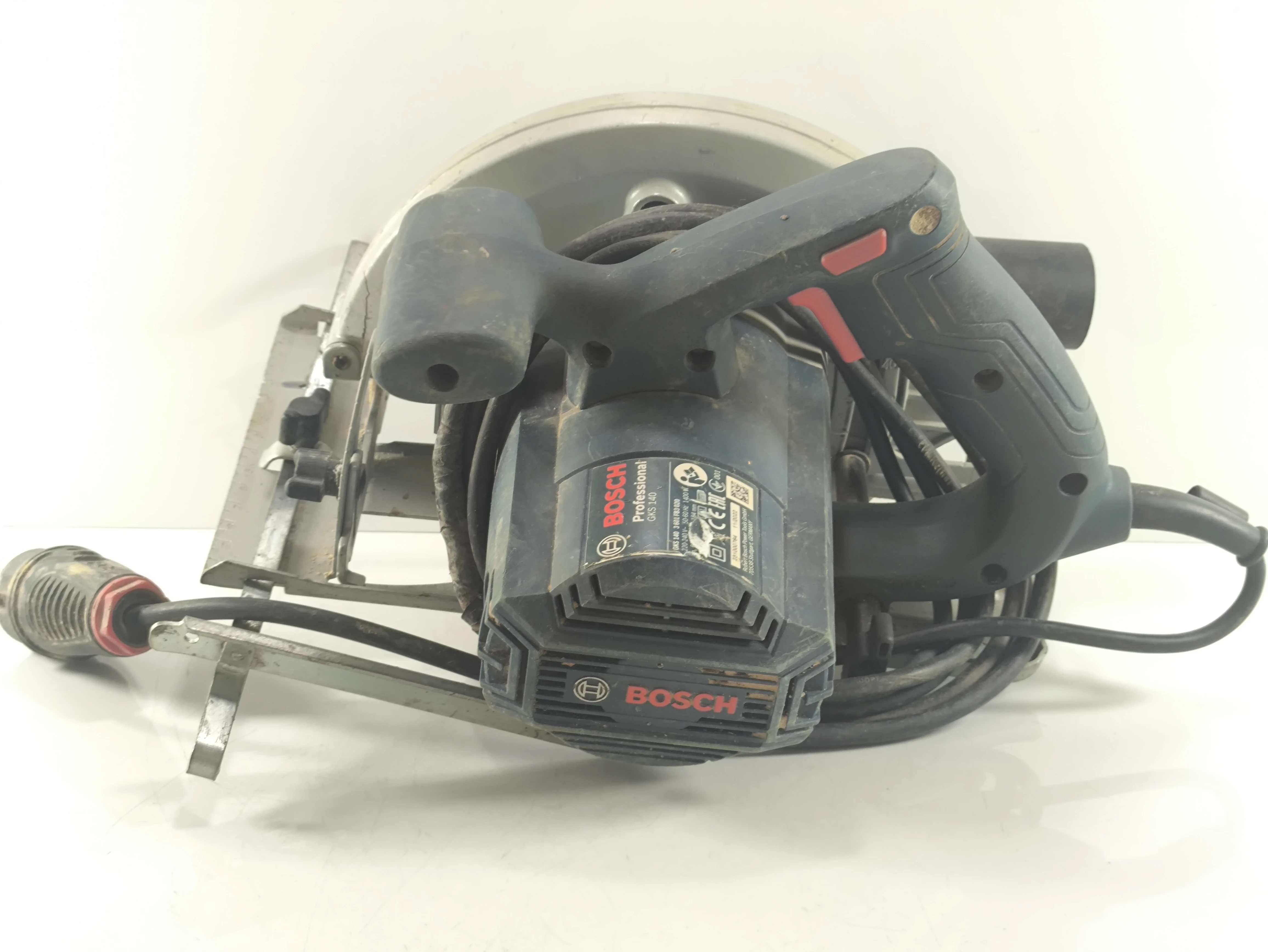 pilarka-tarczowa-bosch-professional-gks-140-stan-11323-2