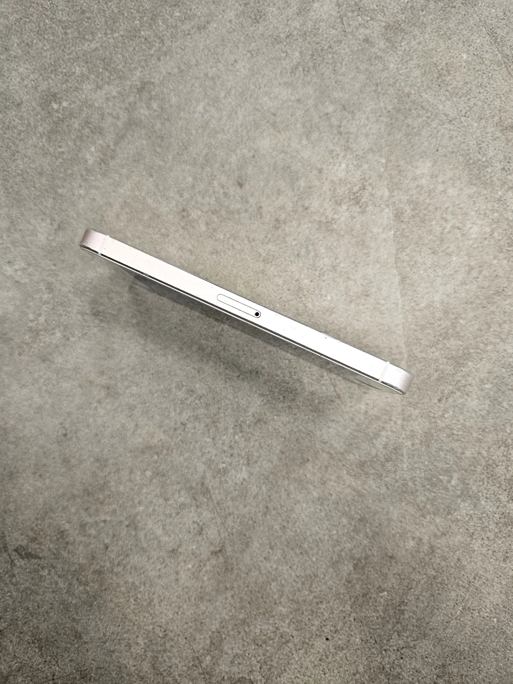 telefon-iphone-se-16-gb-typ-202685-212929