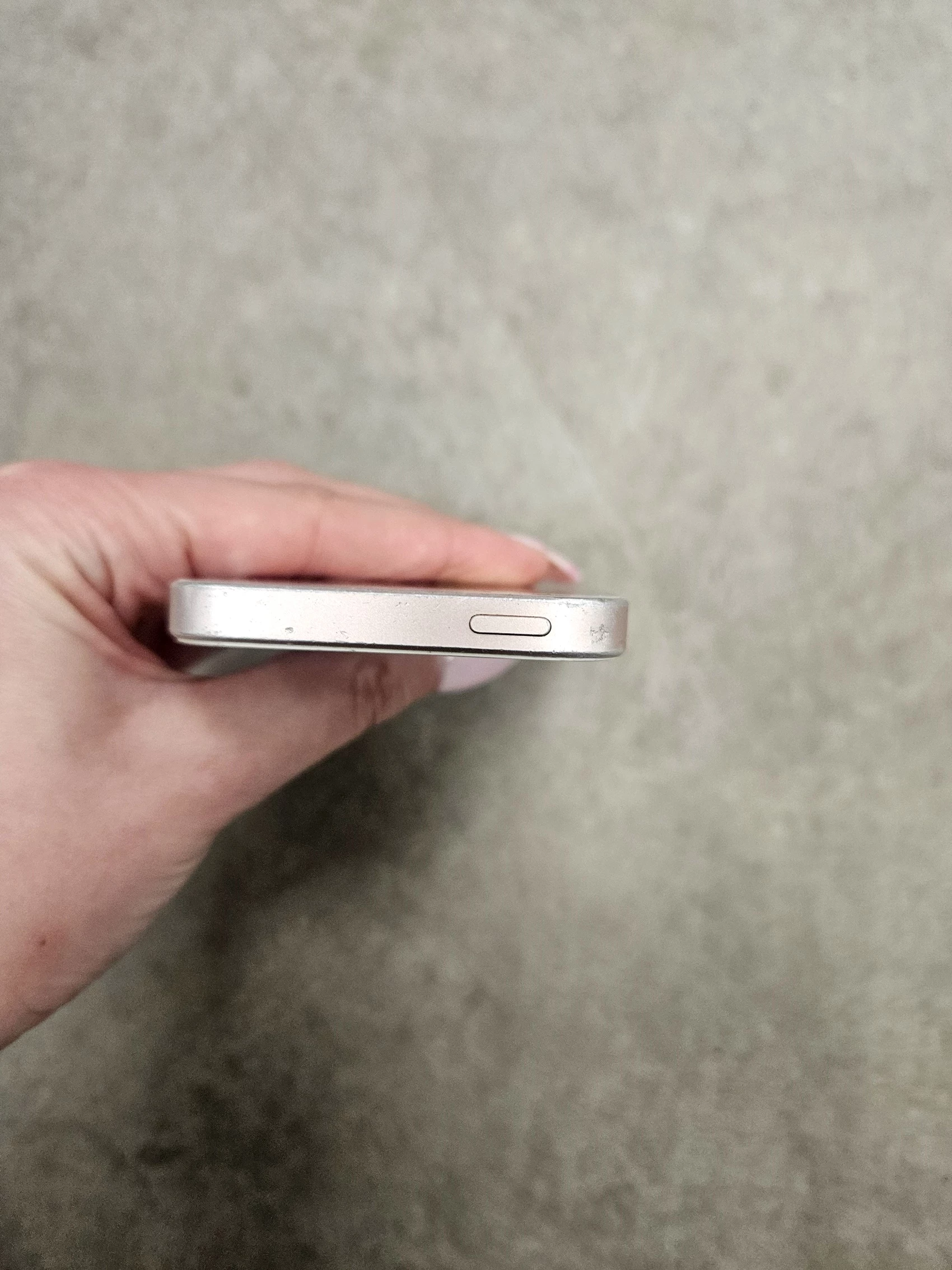 telefon-iphone-se-16-gb-wbudowana-pamiec-202869-214201