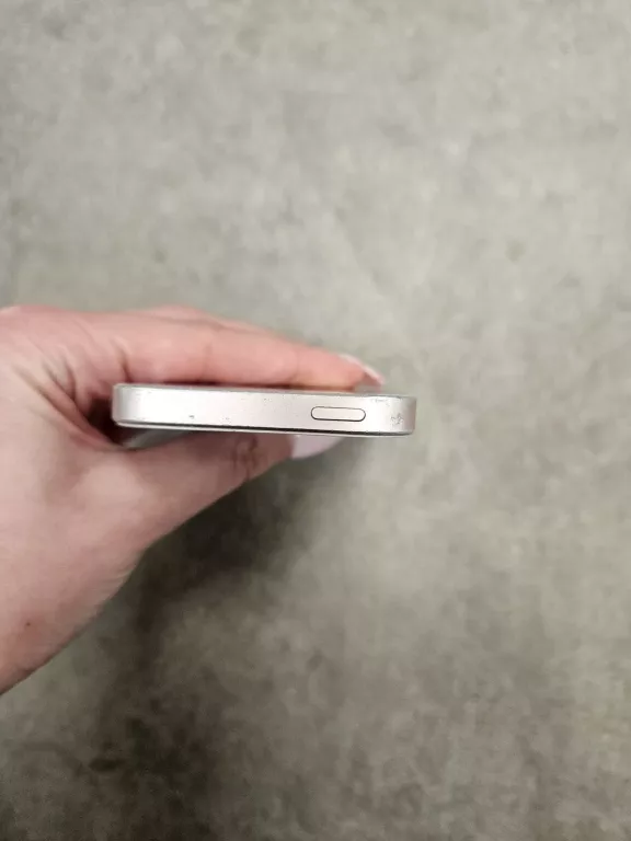 telefon-iphone-se-16-gb-wbudowana-pamiec-202869-214201