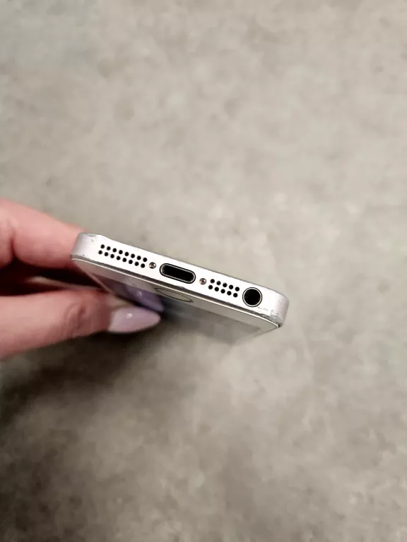 telefon-iphone-se-16-gb-przekatna-ekranu-400