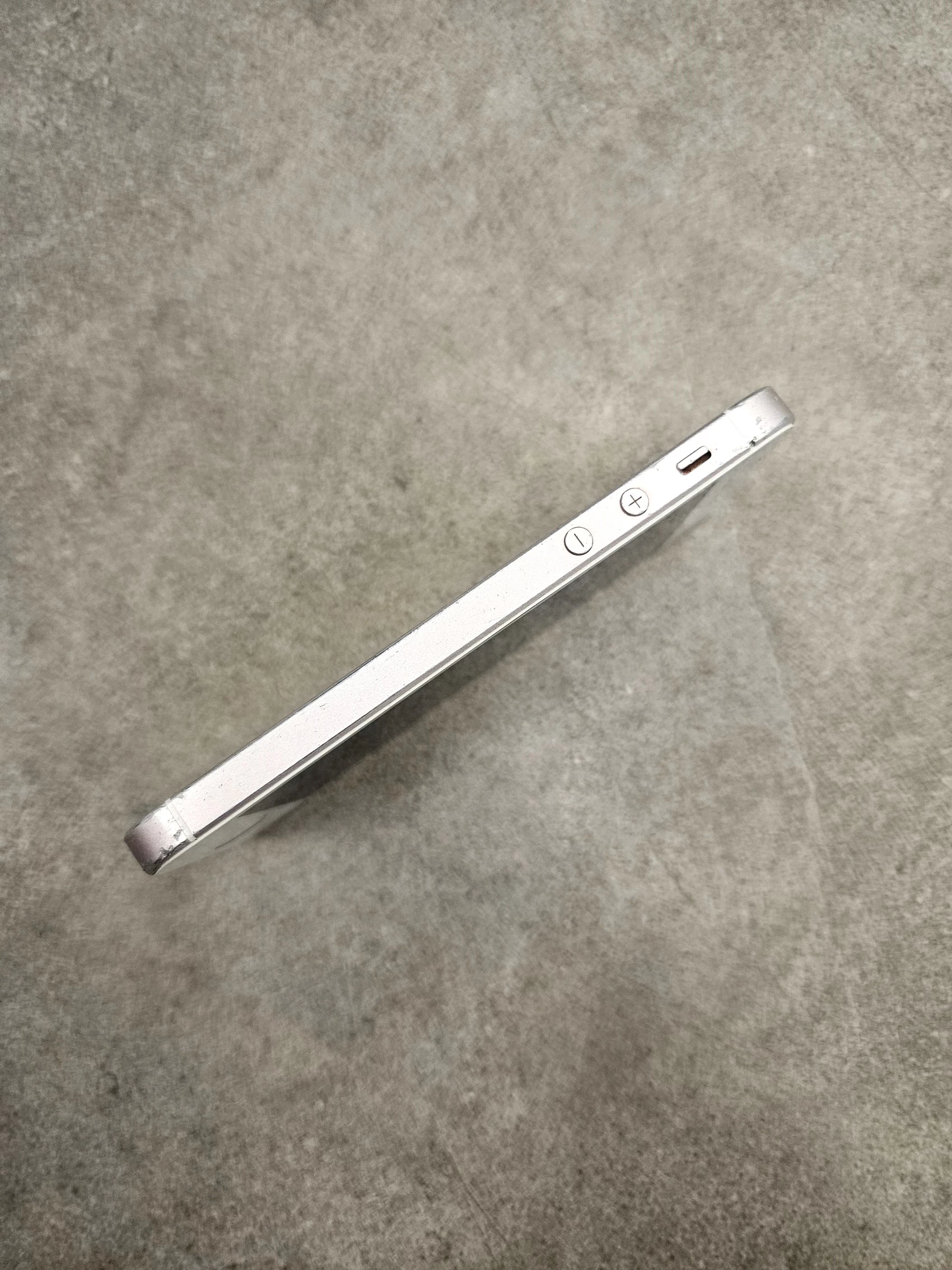 telefon-iphone-se-16-gb-kod-producenta-mlxn2dna