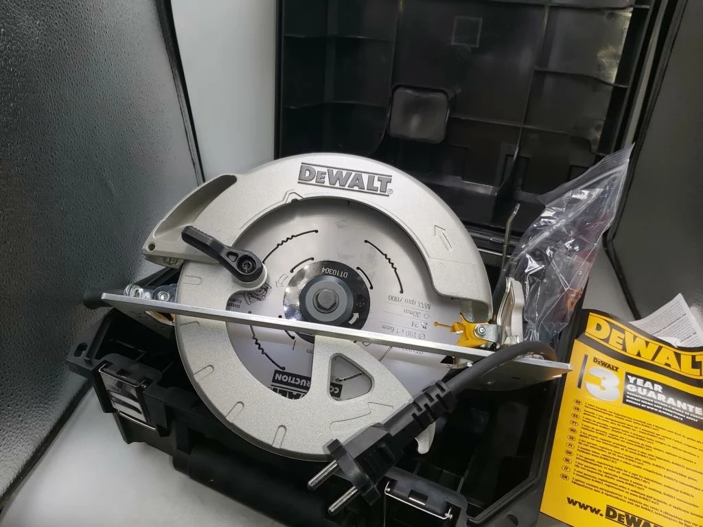 pilarka-tarczowa-dewalt-dwe575-190mm-1000w-w-walizce-marka-248811-950256