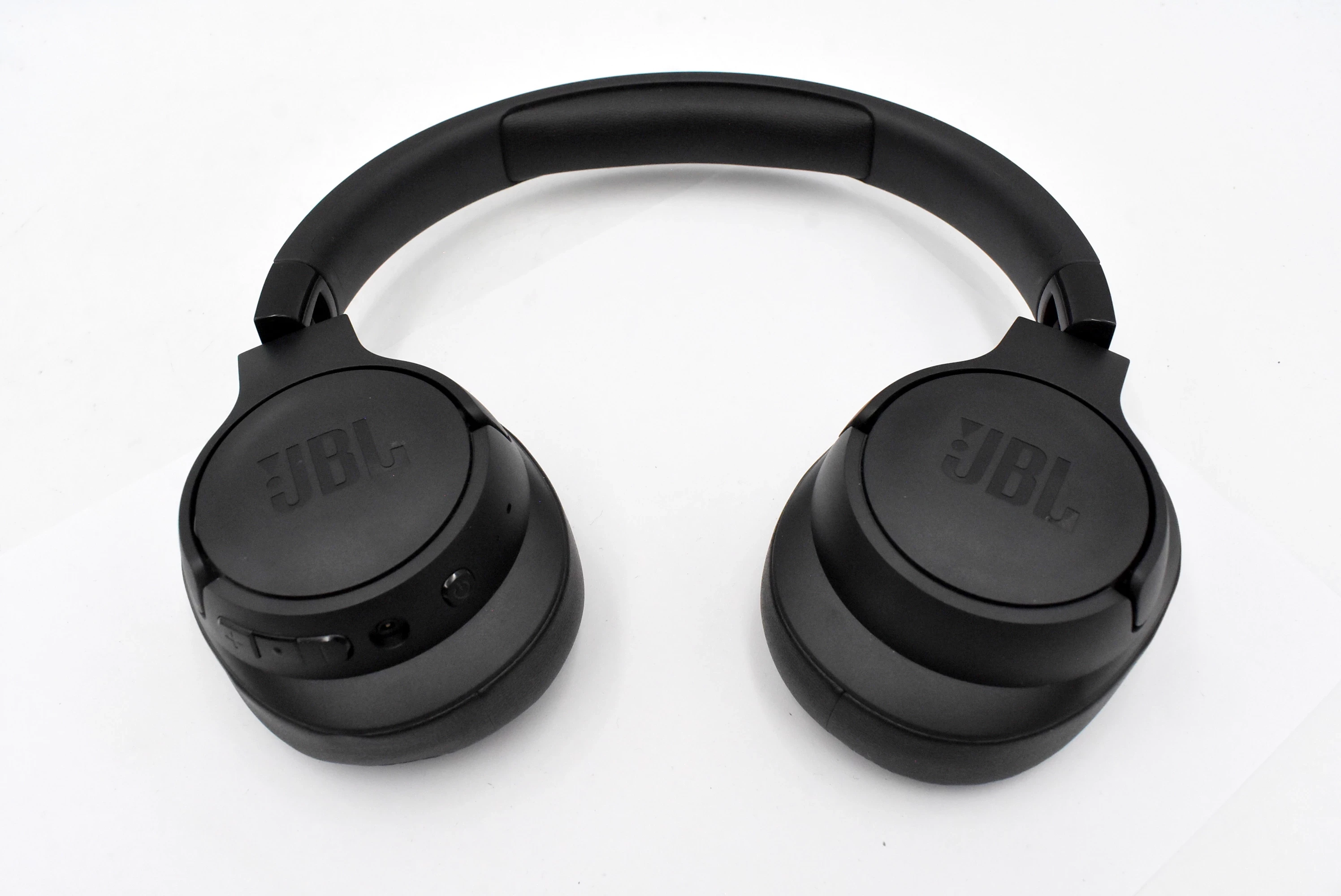 nauszne-sluchawki-bezprzewodowe-jbl-tune-720bt-czarne-ean-gtin-6925281967061