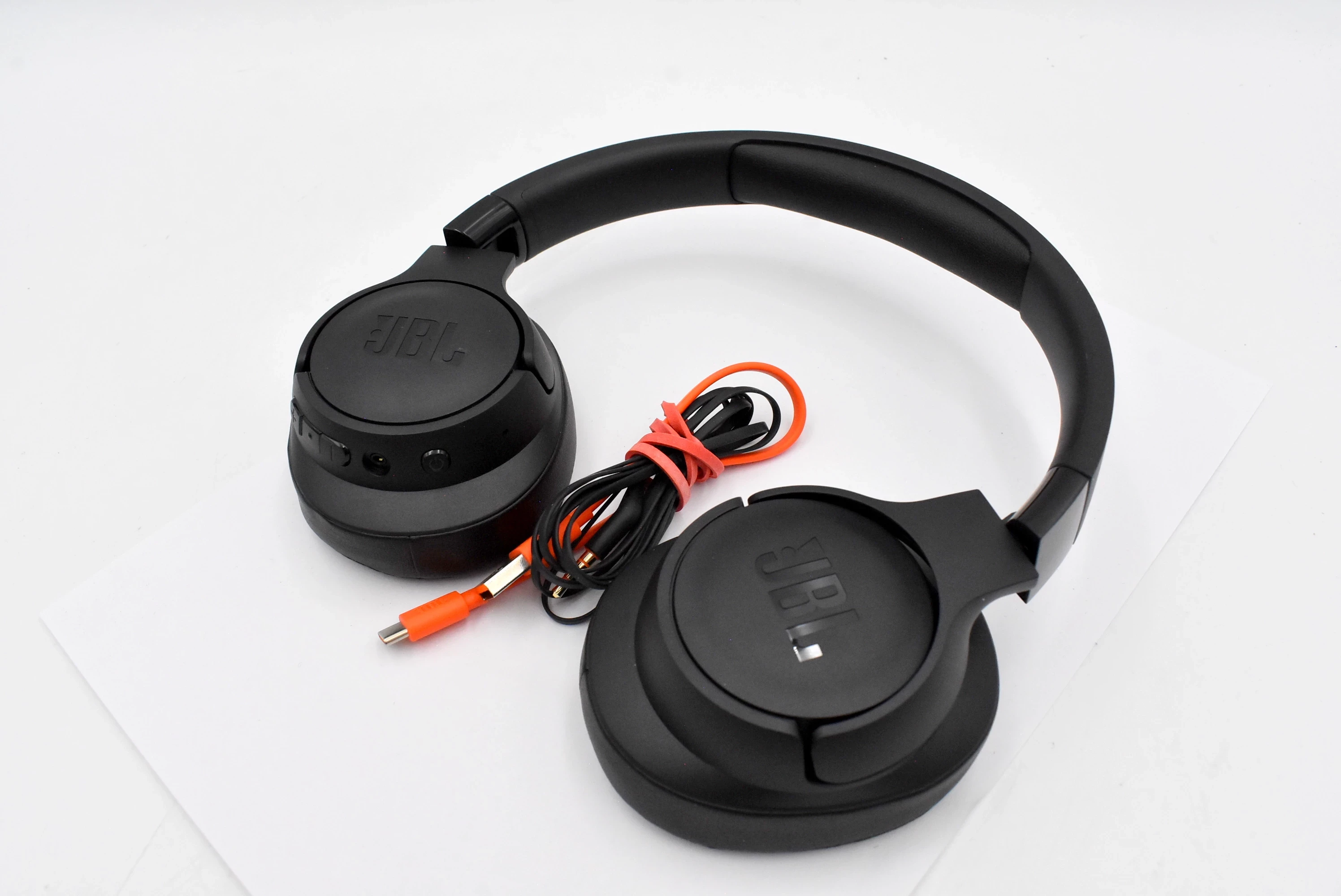 nauszne-sluchawki-bezprzewodowe-jbl-tune-720bt-czarne-os-piastowskie-74a-poznan