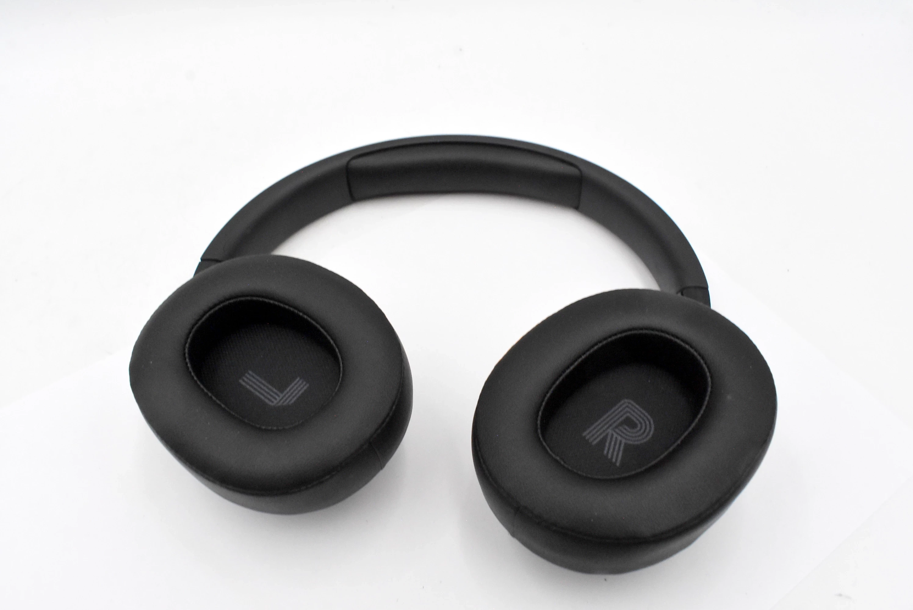 nauszne-sluchawki-bezprzewodowe-jbl-tune-720bt-czarne-stan-11323-2