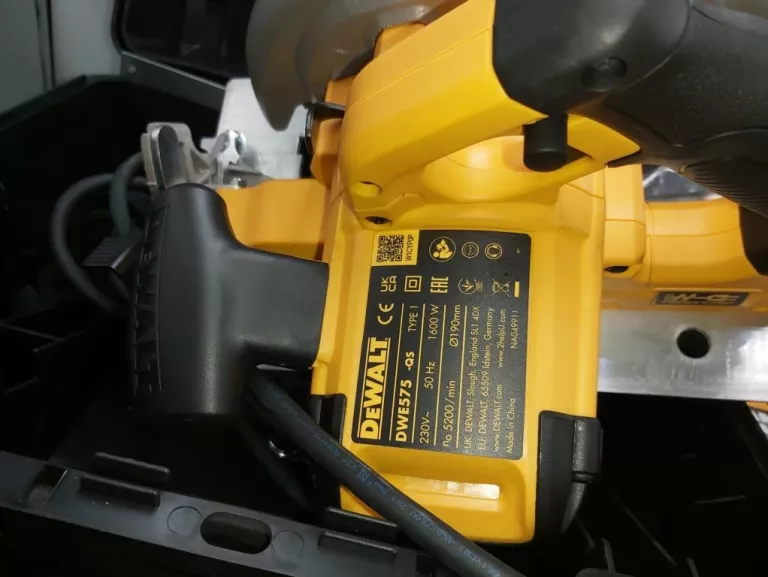 pilarka-tarczowa-dewalt-dwe575-190mm-1000w-w-walizce-maksymalna-moc-160000