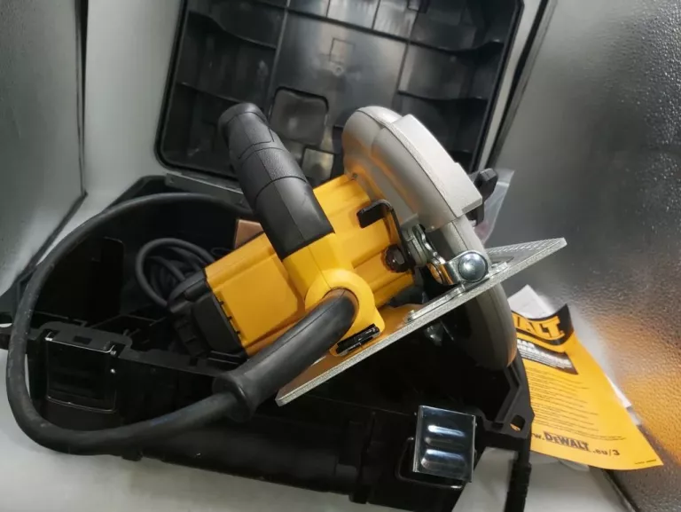 pilarka-tarczowa-dewalt-dwe575-190mm-1000w-w-walizce-kod-producenta-dwe575k-qs