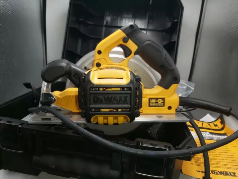 pilarka-tarczowa-dewalt-dwe575-190mm-1000w-w-walizce-srednica-tarczy-19000