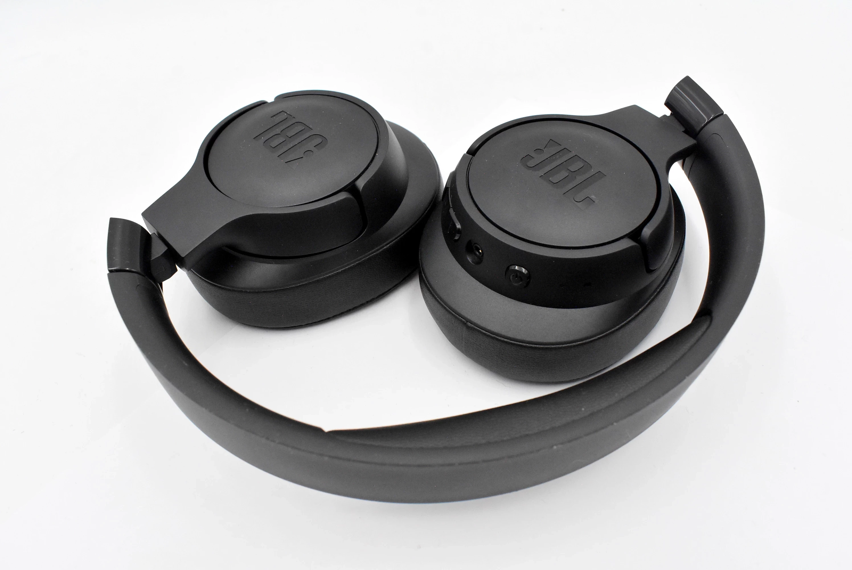 nauszne-sluchawki-bezprzewodowe-jbl-tune-720bt-czarne-transmisja-sygnalu-203713-217785