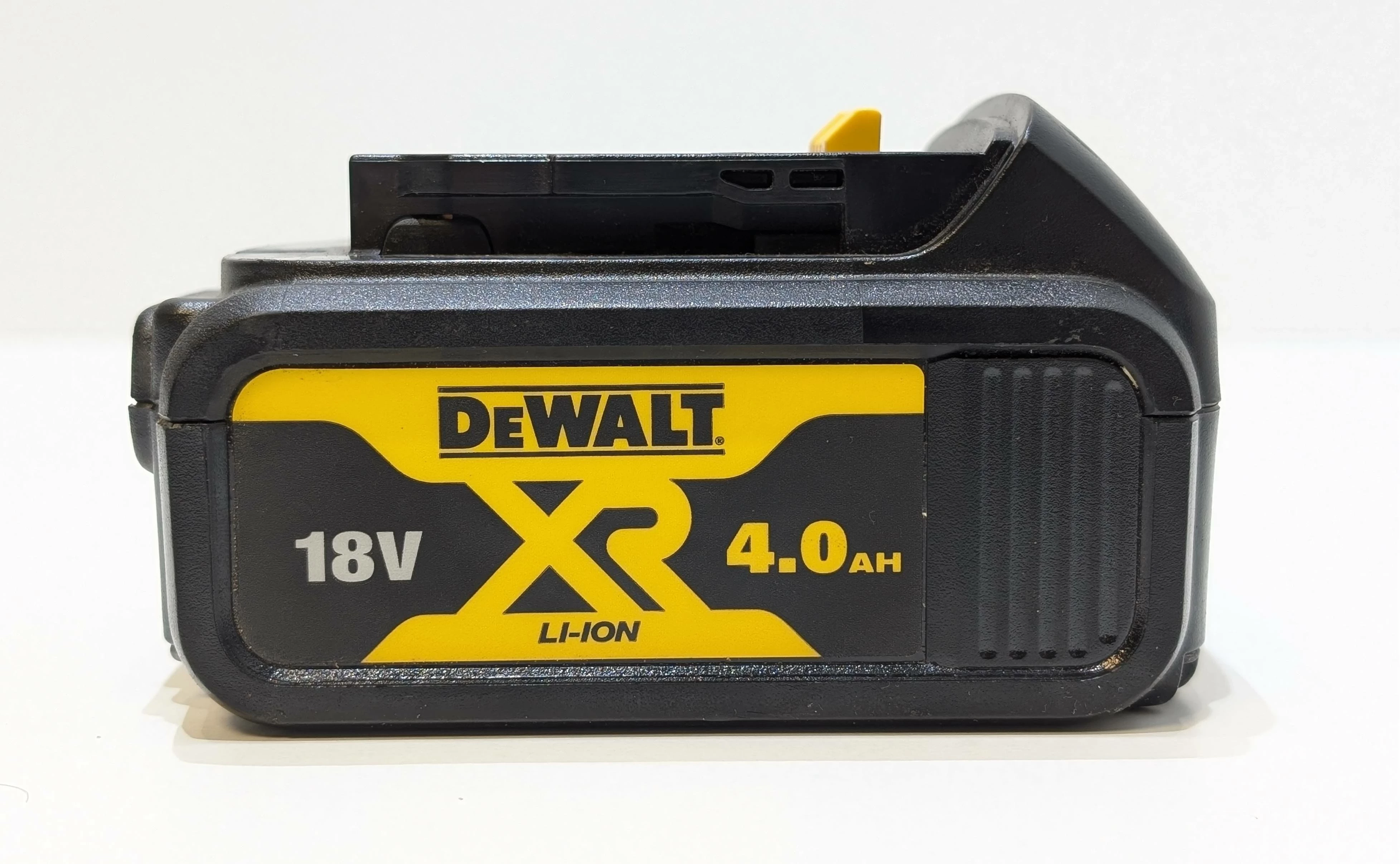 akumulator-de-walt-18v-40-ah-dcb182-stan-11323-2