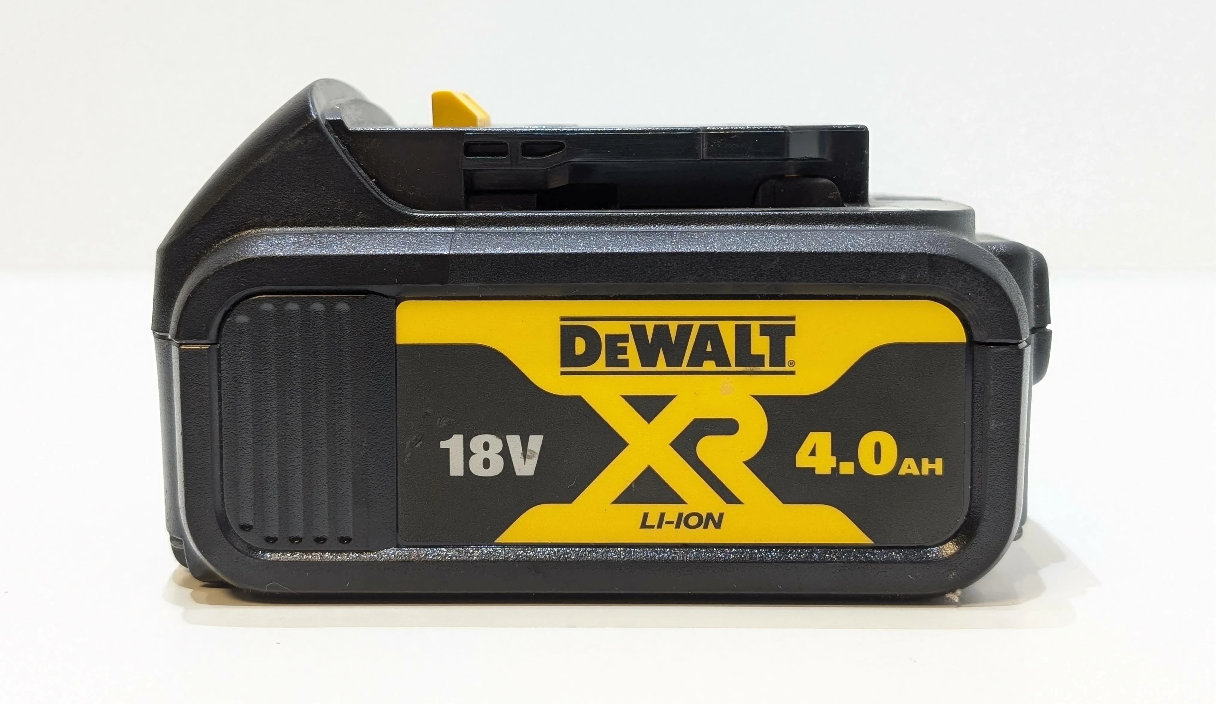 akumulator-de-walt-18v-40-ah-dcb182-napiecie-v-128551-6