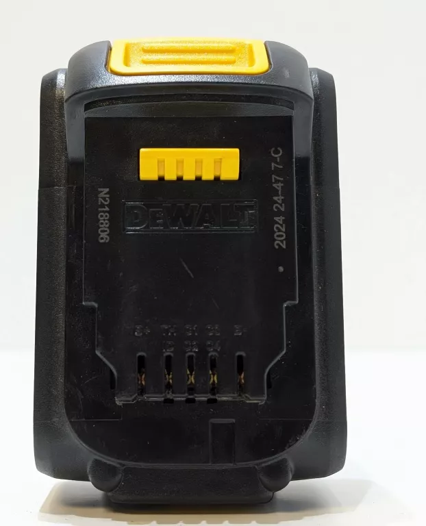 akumulator-de-walt-18v-40-ah-dcb182-pojemnosc-akumulatora-400