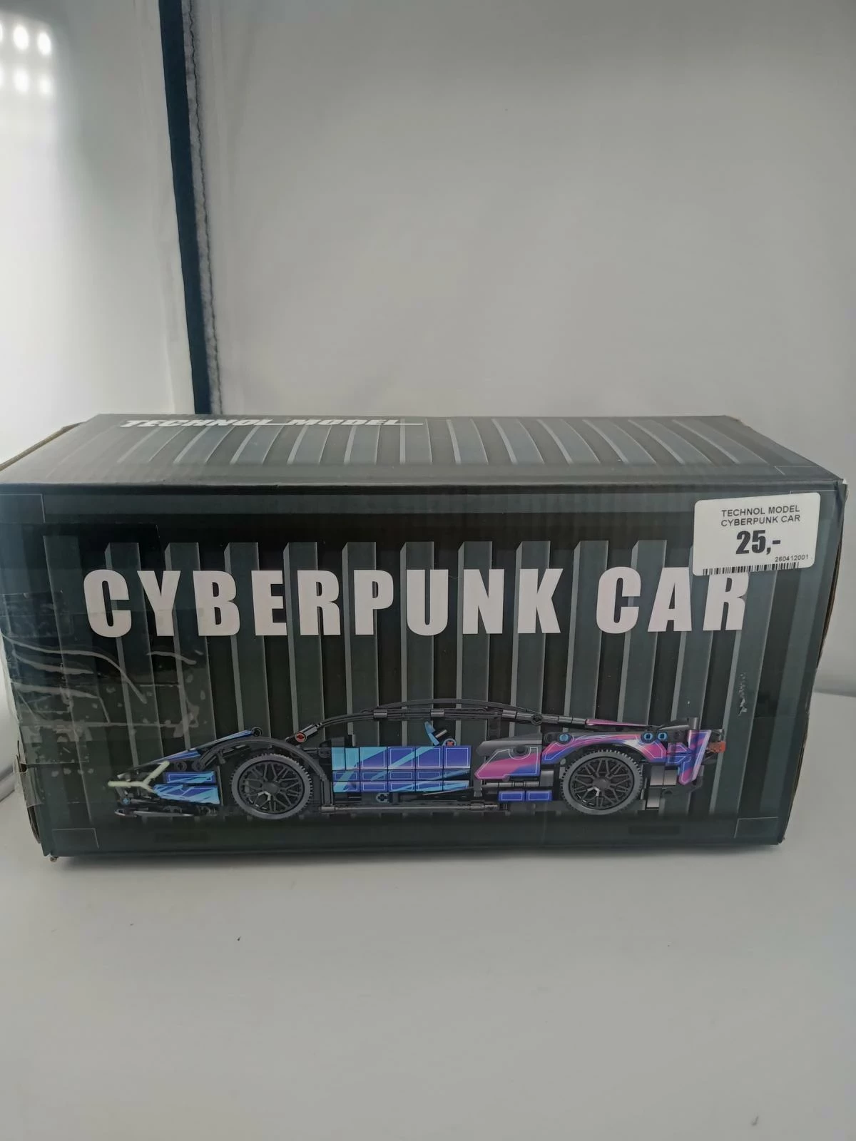 technol-model-cyberpunk-car-wolnosci-23-ruda-slaska