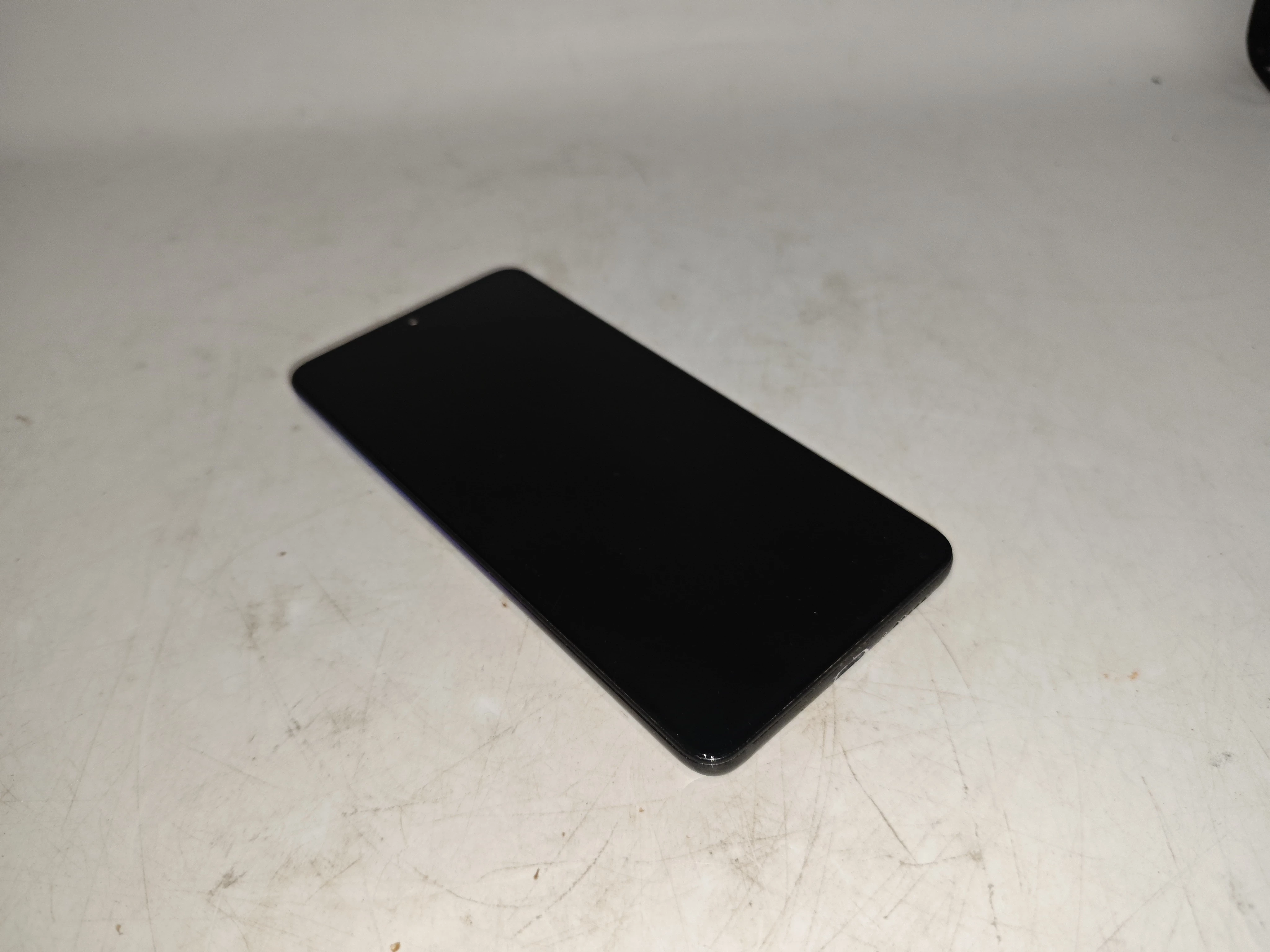 telefon-huawei-mate-20-solo-przekatna-ekranu-653