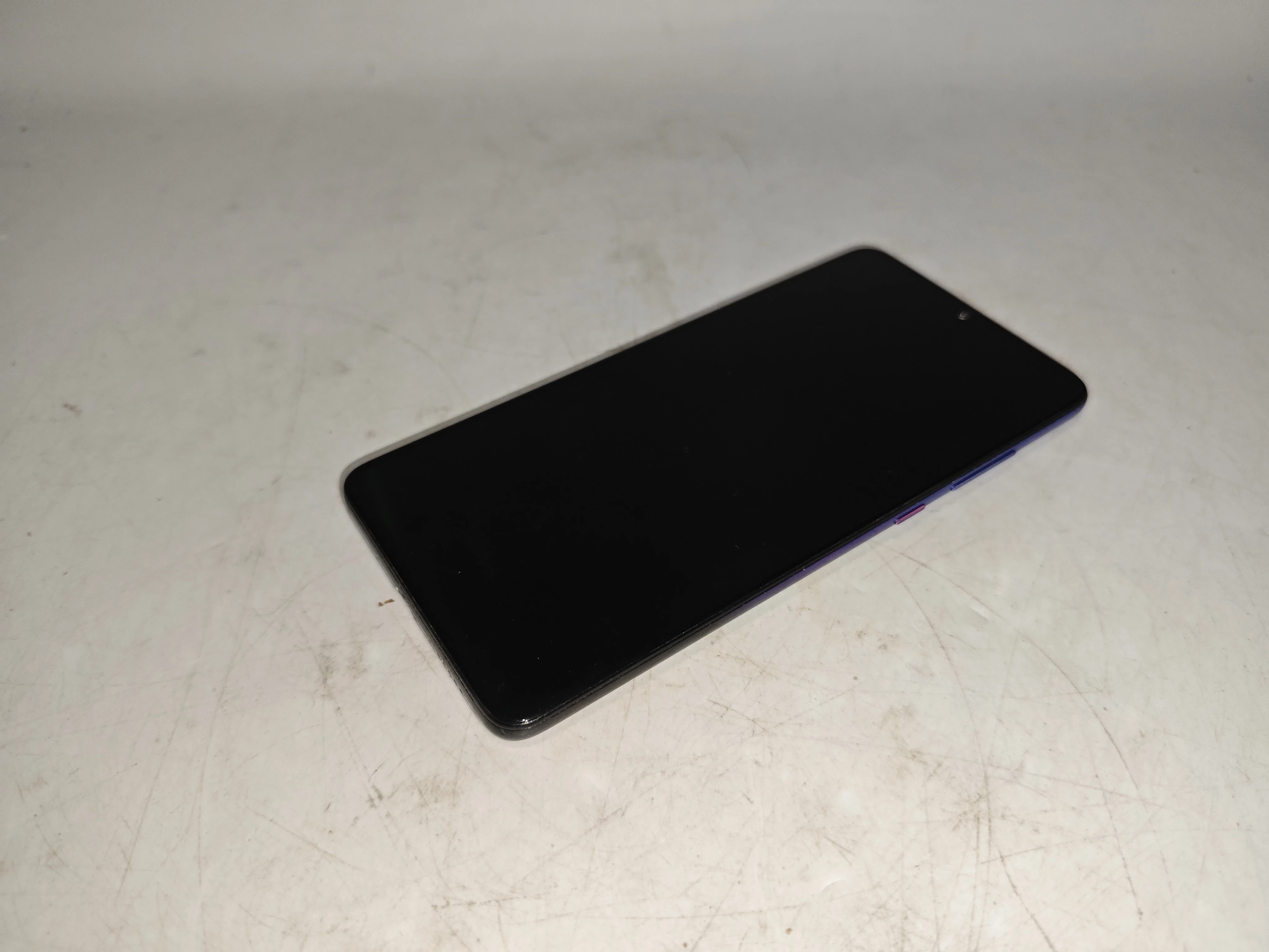 telefon-huawei-mate-20-solo-stan-11323-2