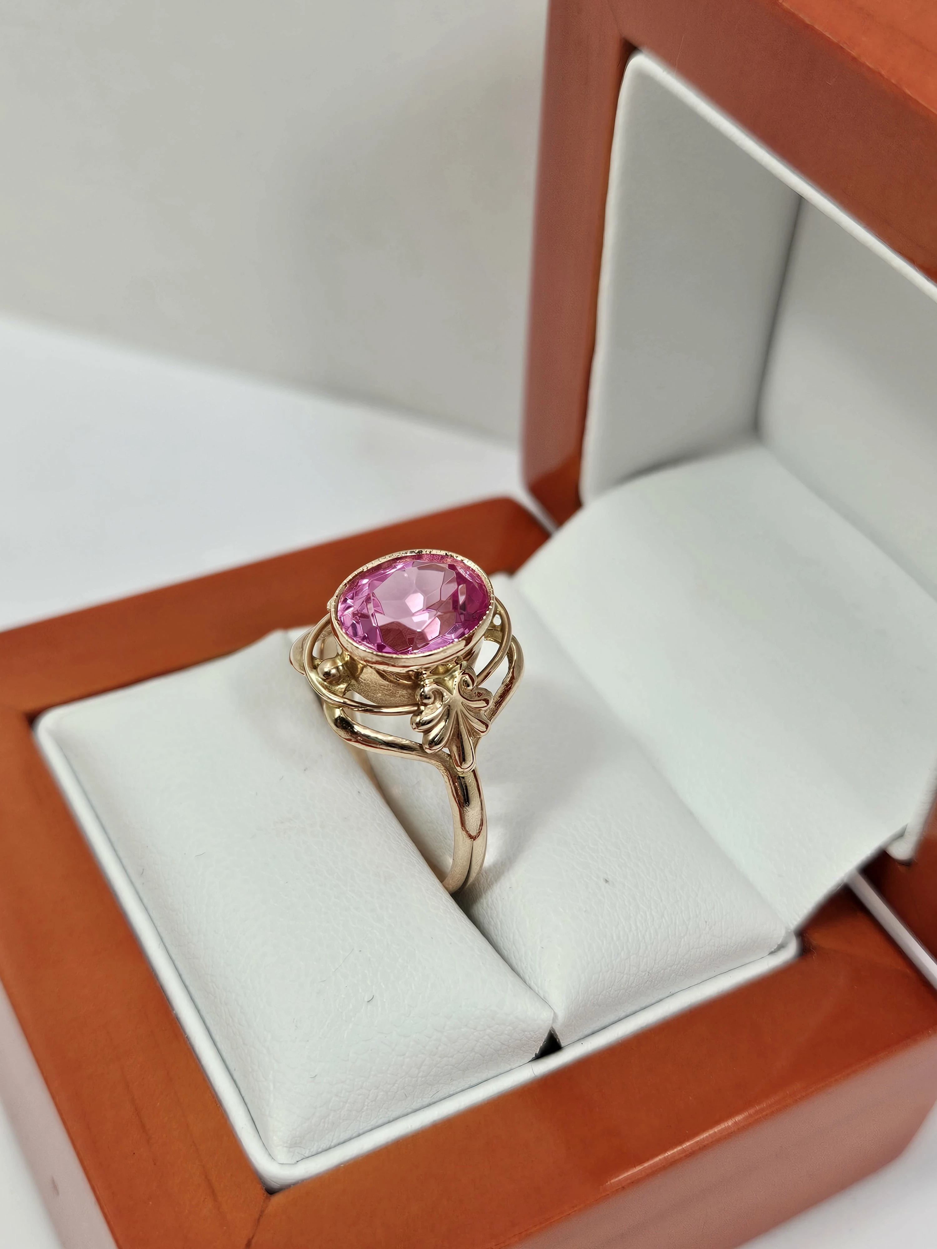 zloty-pierscionek-z-kamieniem-585-381g-r20-waga-413