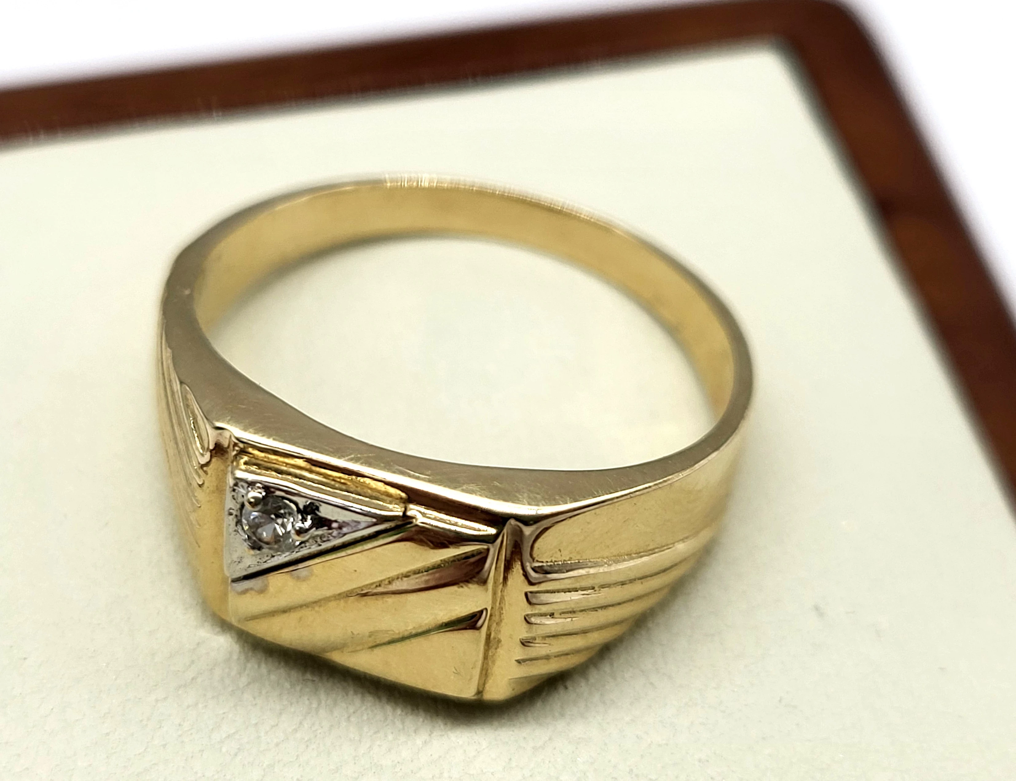 sliczny-zloty-sygnet-585578g-material-17128-2