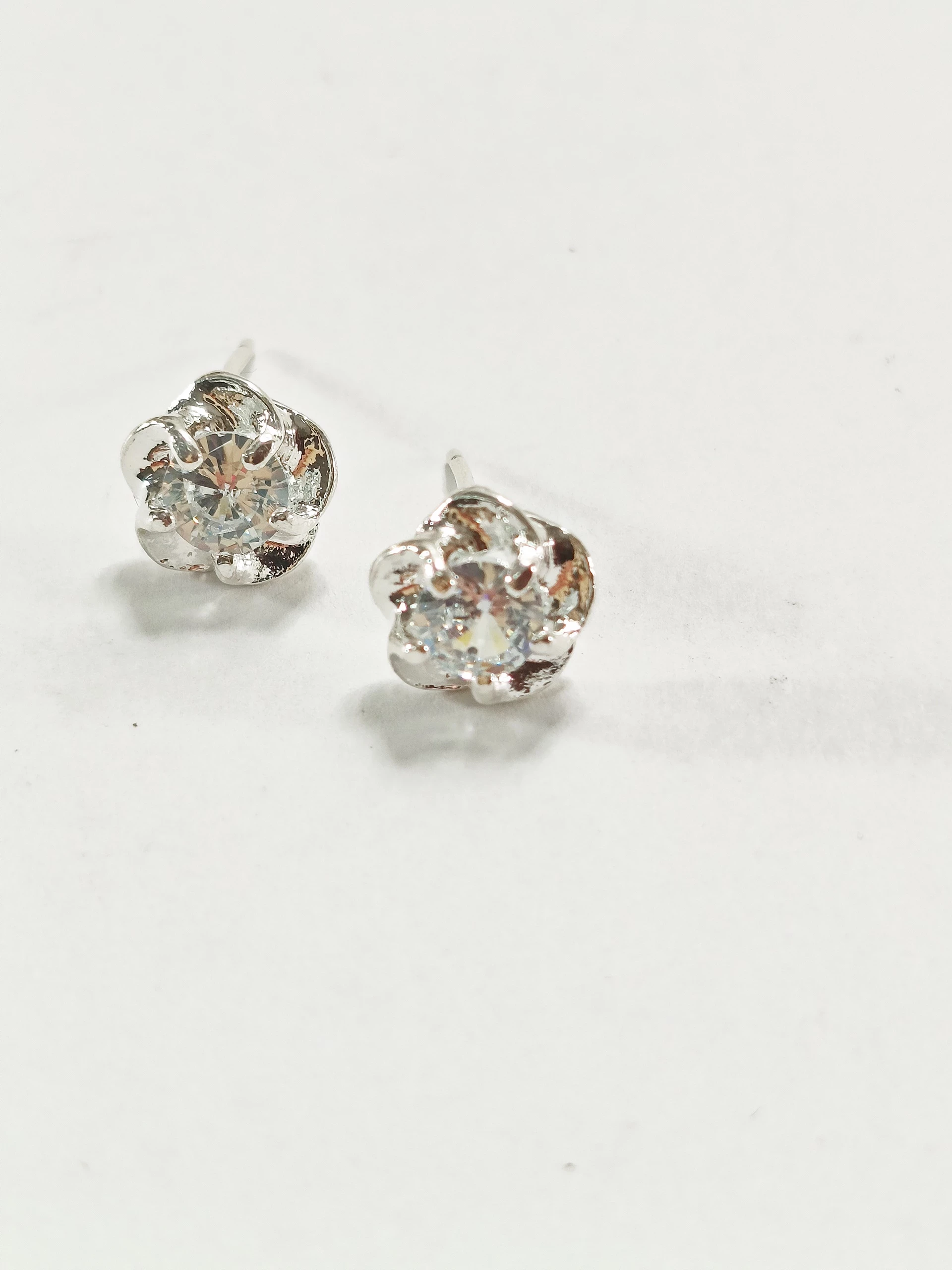 kolczyki-srebrne-kwiatki-cyrkonie-proba-925-waga124-partyzantow-2-jedrzejow-palladium