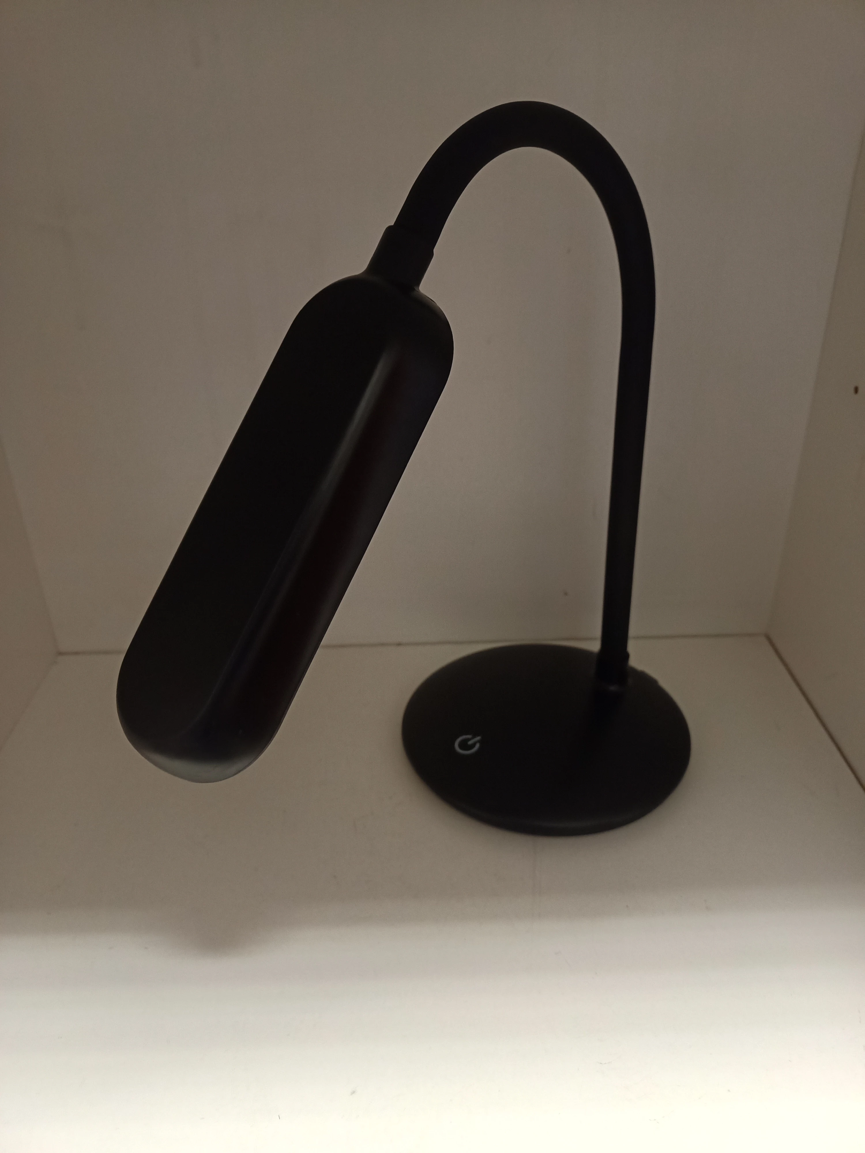 lampa-biurowa-czarna-senatorska-38-legnica