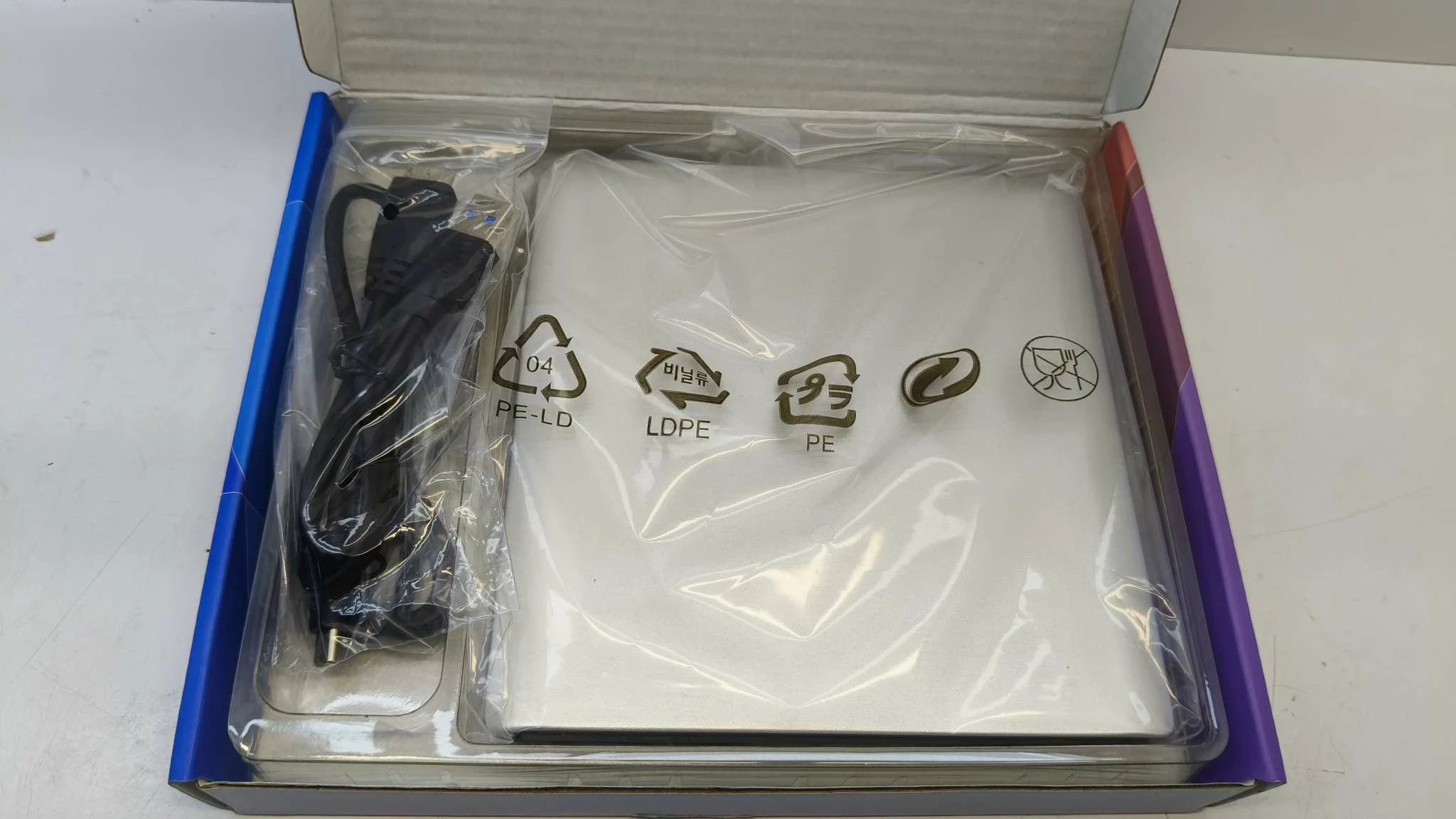 zewnetrzny-czytnik-dyskow-optycznych-usb30-dvd-stan-11323-2