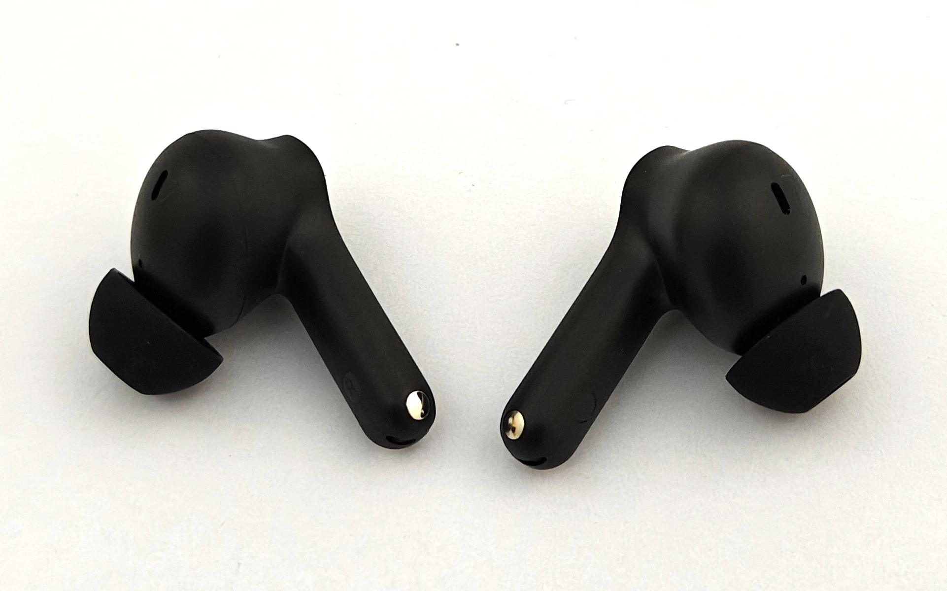 sluchawki-bezprzewodowe-douszne-realme-buds-t110-komplet-stan-11323-2