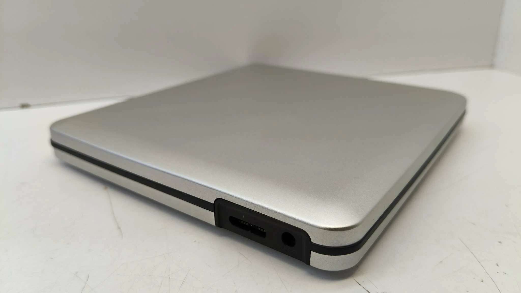 zewnetrzny-czytnik-dyskow-optycznych-usb30-dvd-kod-producenta-494tongina-68011848