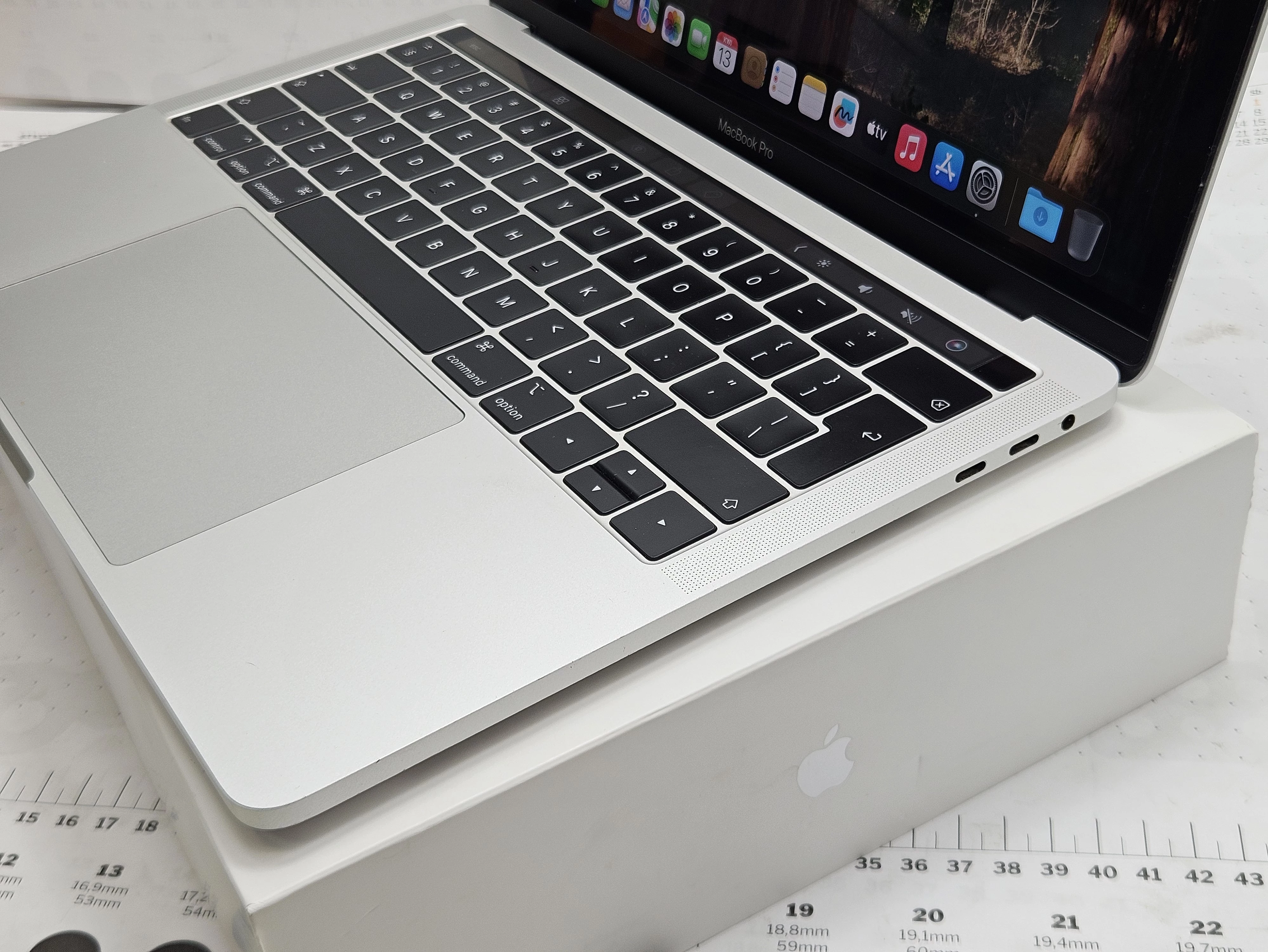 macbook-pro-13-a1989-2018-touch-bar-1tb-uklad-klawiatury-249838-1778405