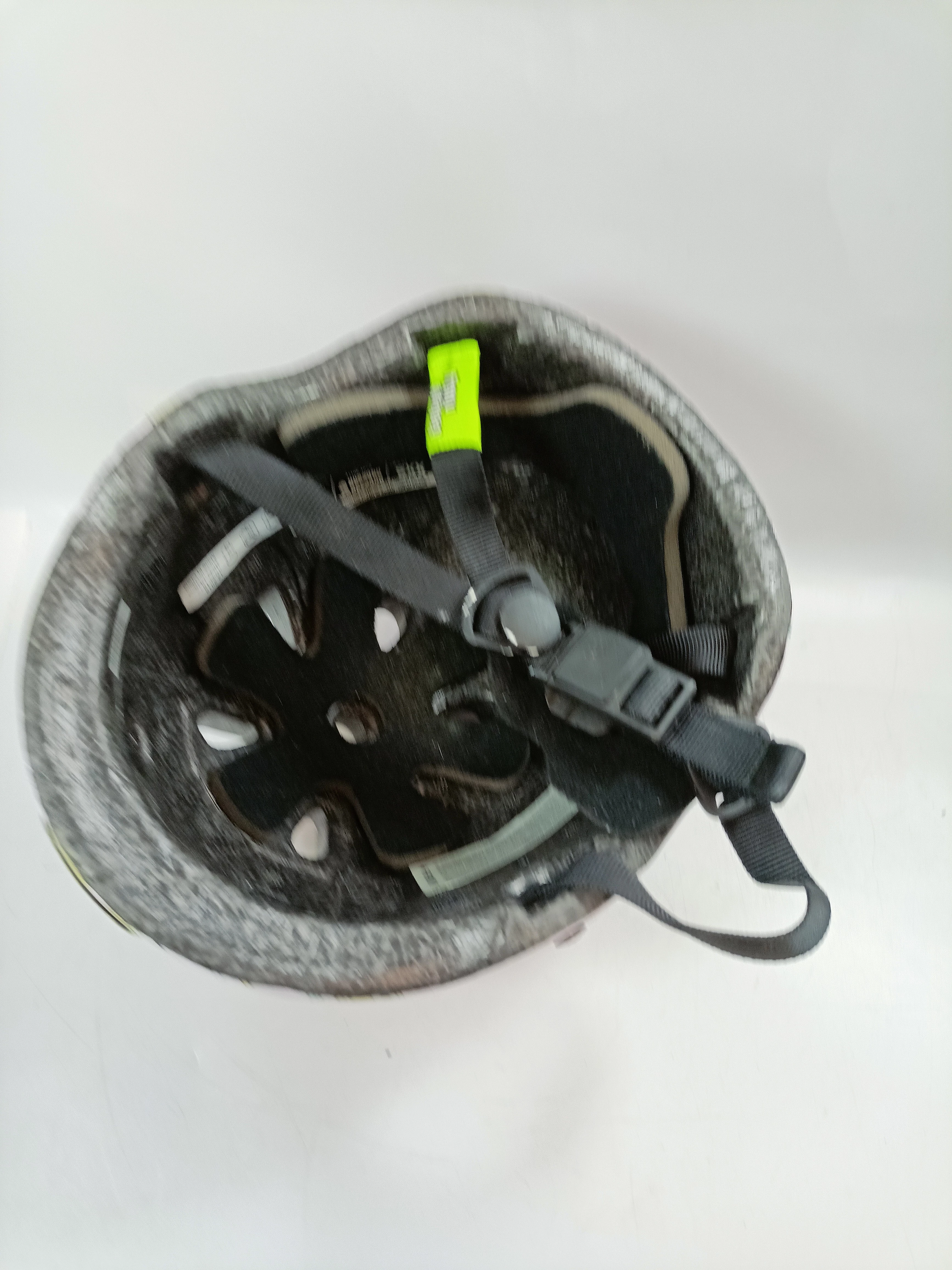 nutcase-kask-xxs-w-owoce-stan-11323-2