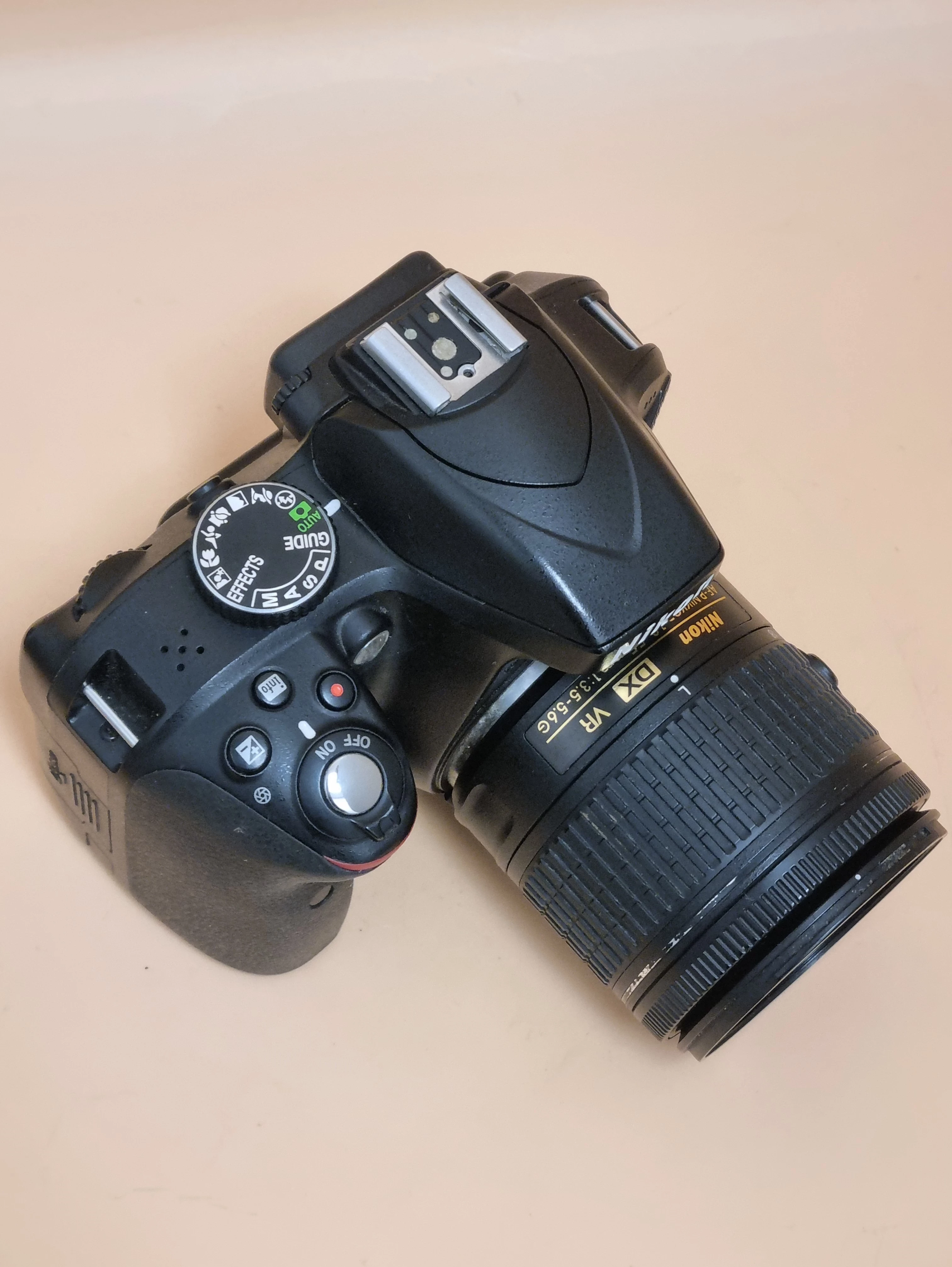 aparat-nikon-d3300-obiektyw-nikkor-18-55-mm-model-d3300