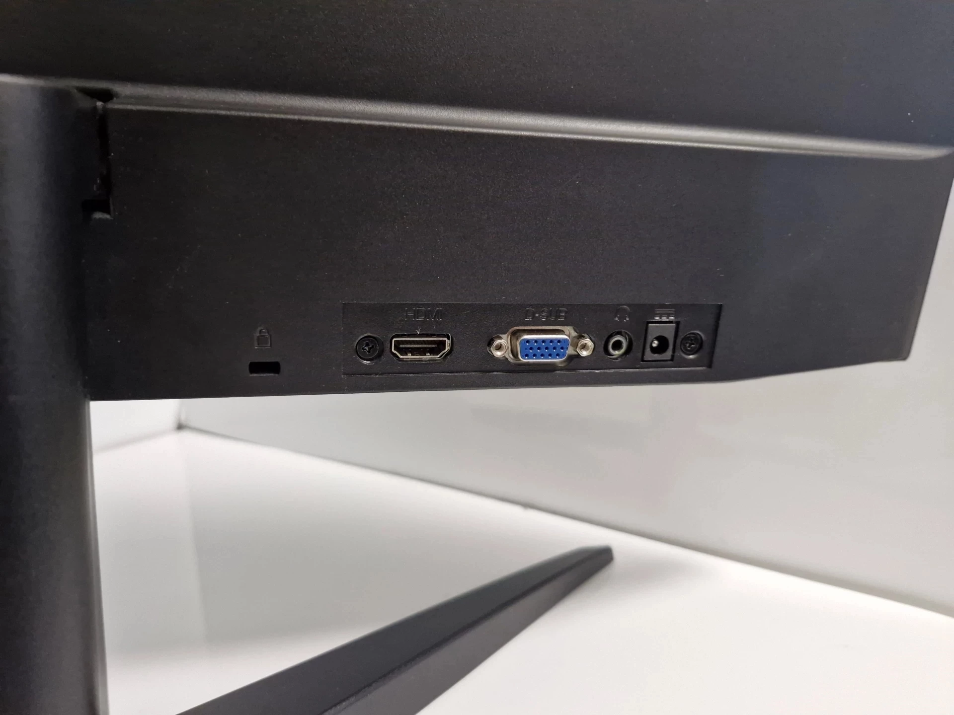 monitor-do-komputera-laptopa-24-fullhd-led-energooszczedny-aoc-24b1h-rodzaj-podswietlania-206418-227546