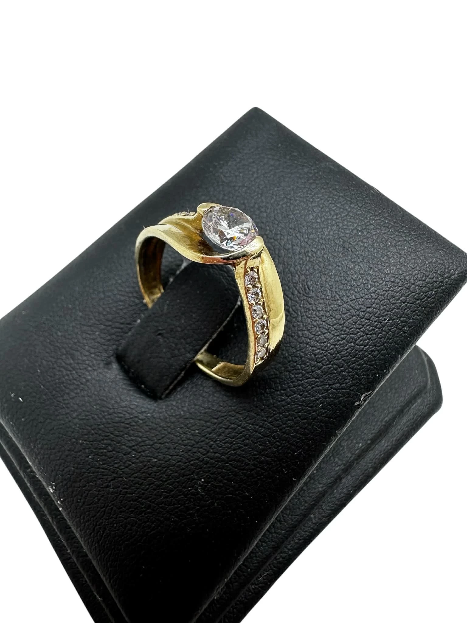 wyjatkowy-zloty-pierscionek-r15-333-250g-waga-25