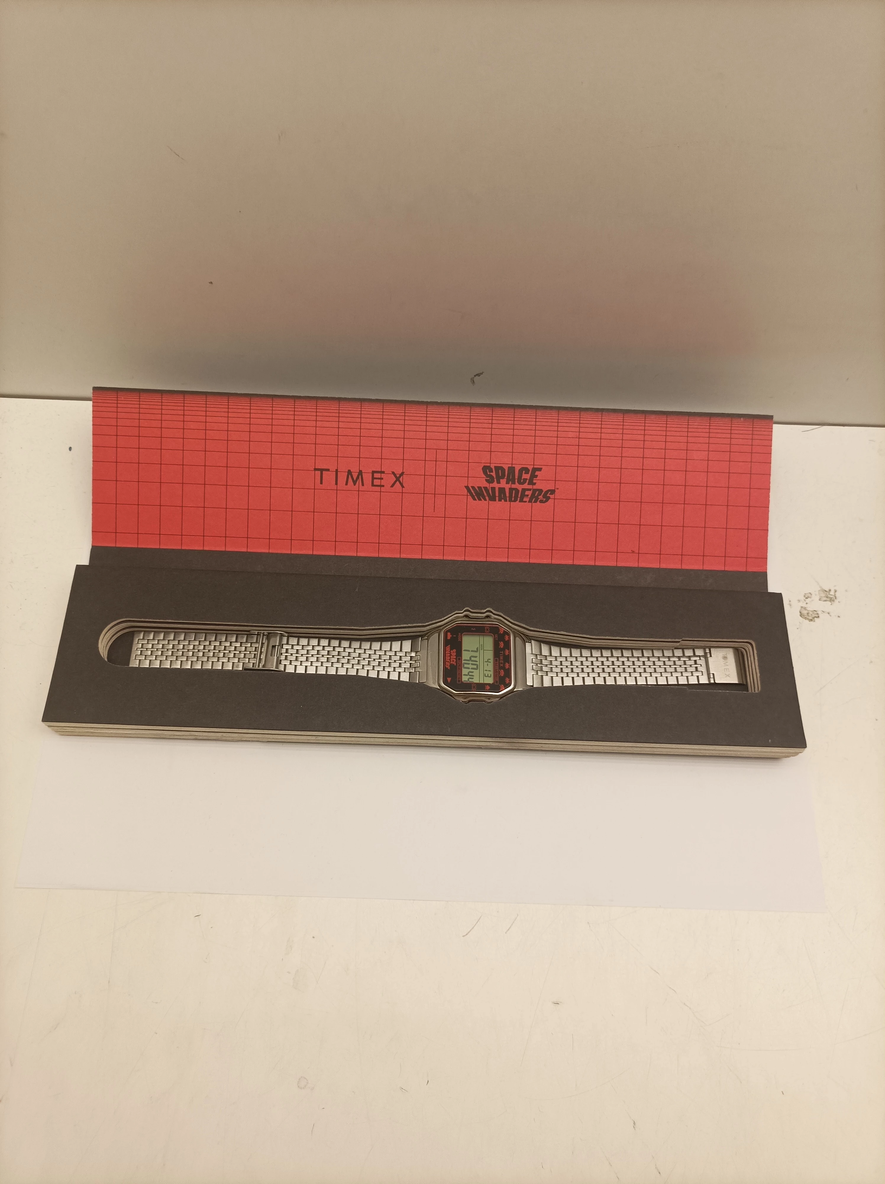 meski-zegarek-timex-tw2v30000-t80-space-invaders-cyfrowy-ean-gtin-194366178845
